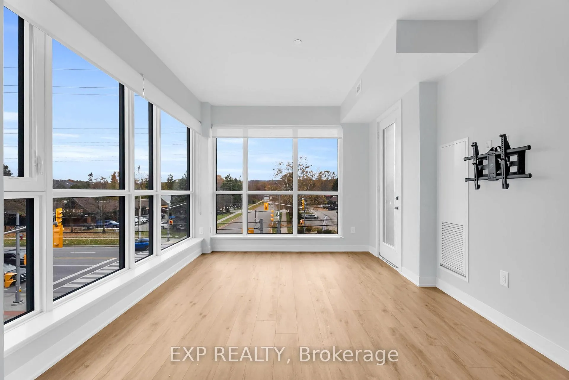 Photo 9 of Unit 302, 340 Plains Road E, Burlington, LaSalle — HOMEH