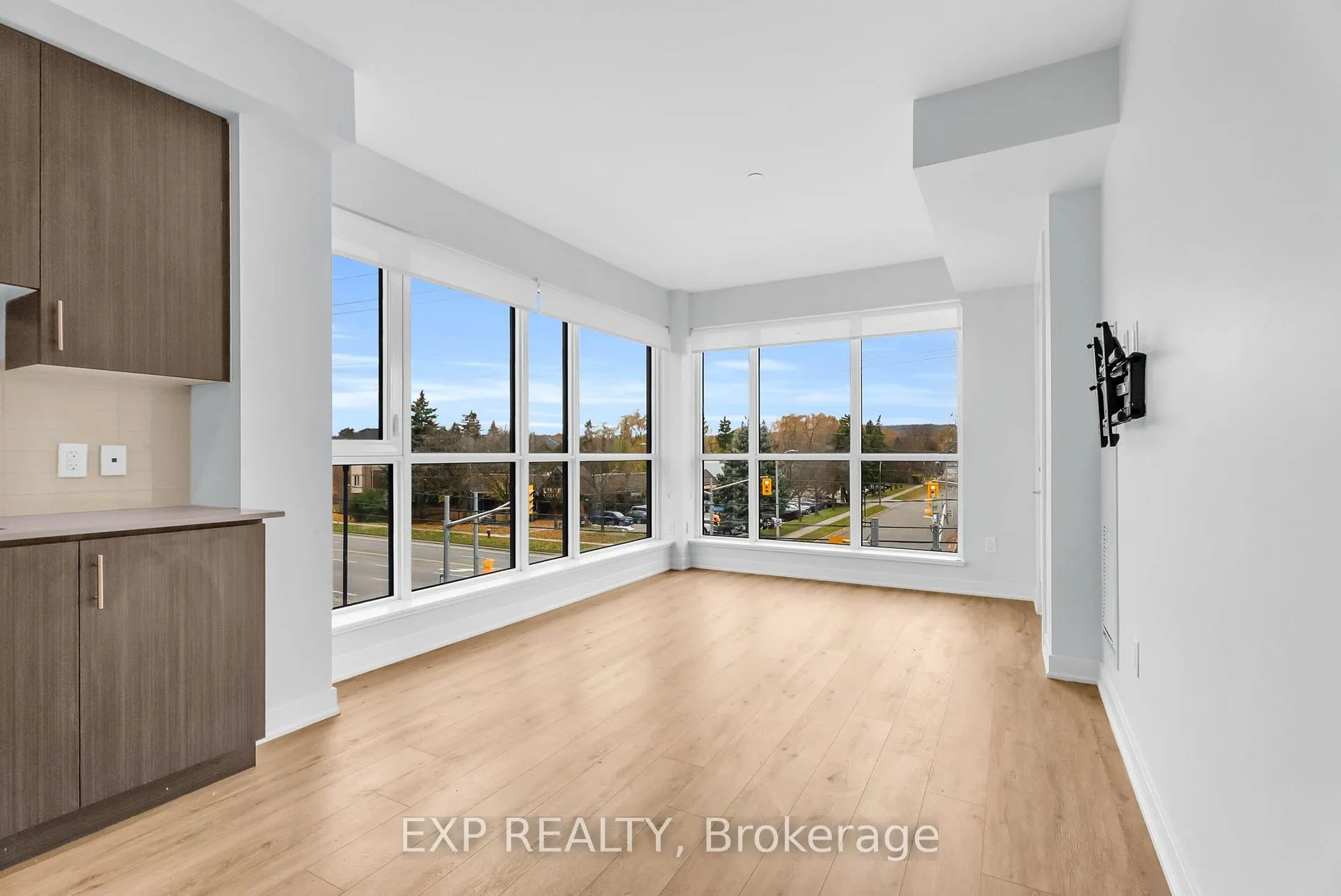 Photo 10 of Unit 302, 340 Plains Road E, Burlington, LaSalle — HOMEH