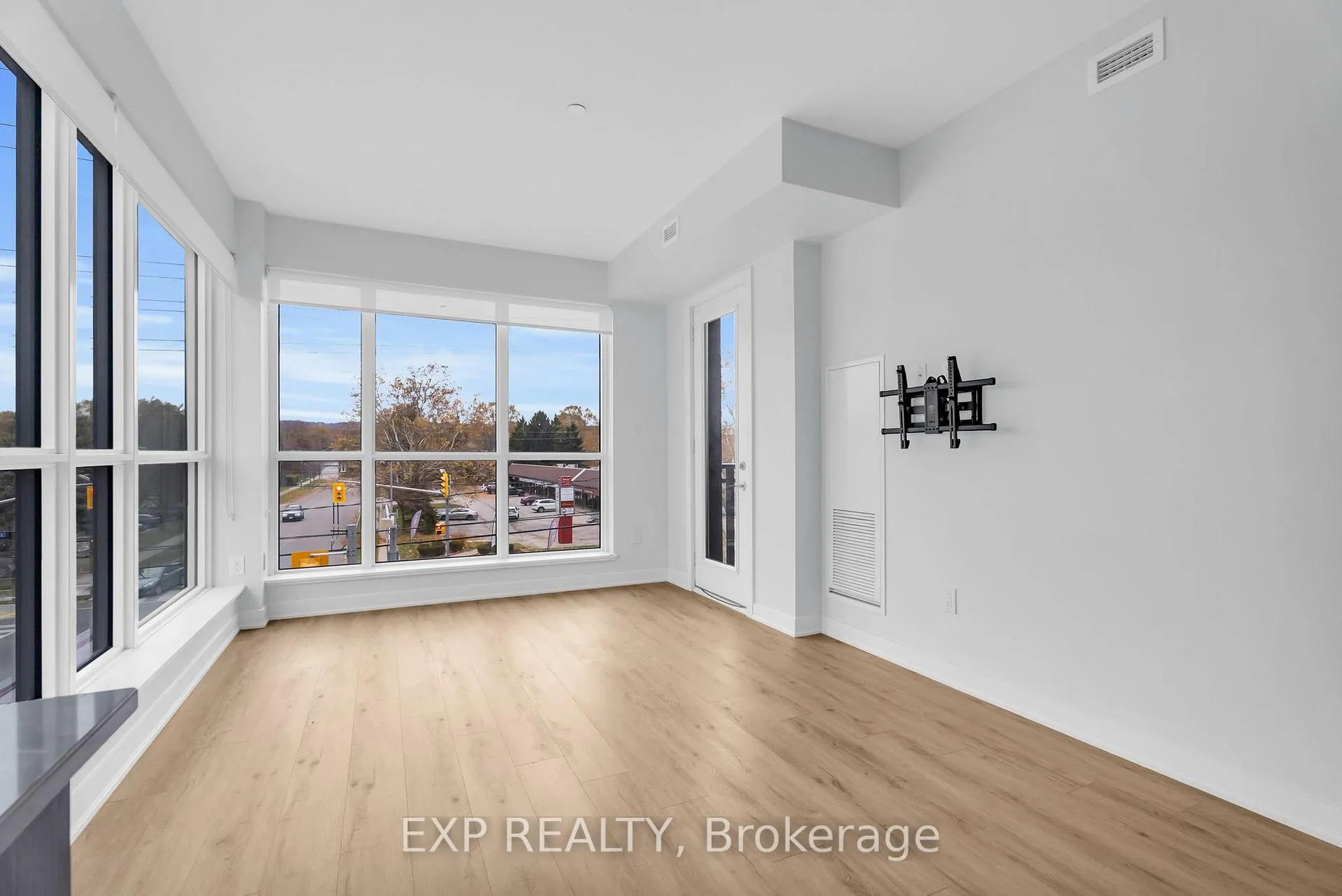 Photo 11 of Unit 302, 340 Plains Road E, Burlington, LaSalle — HOMEH