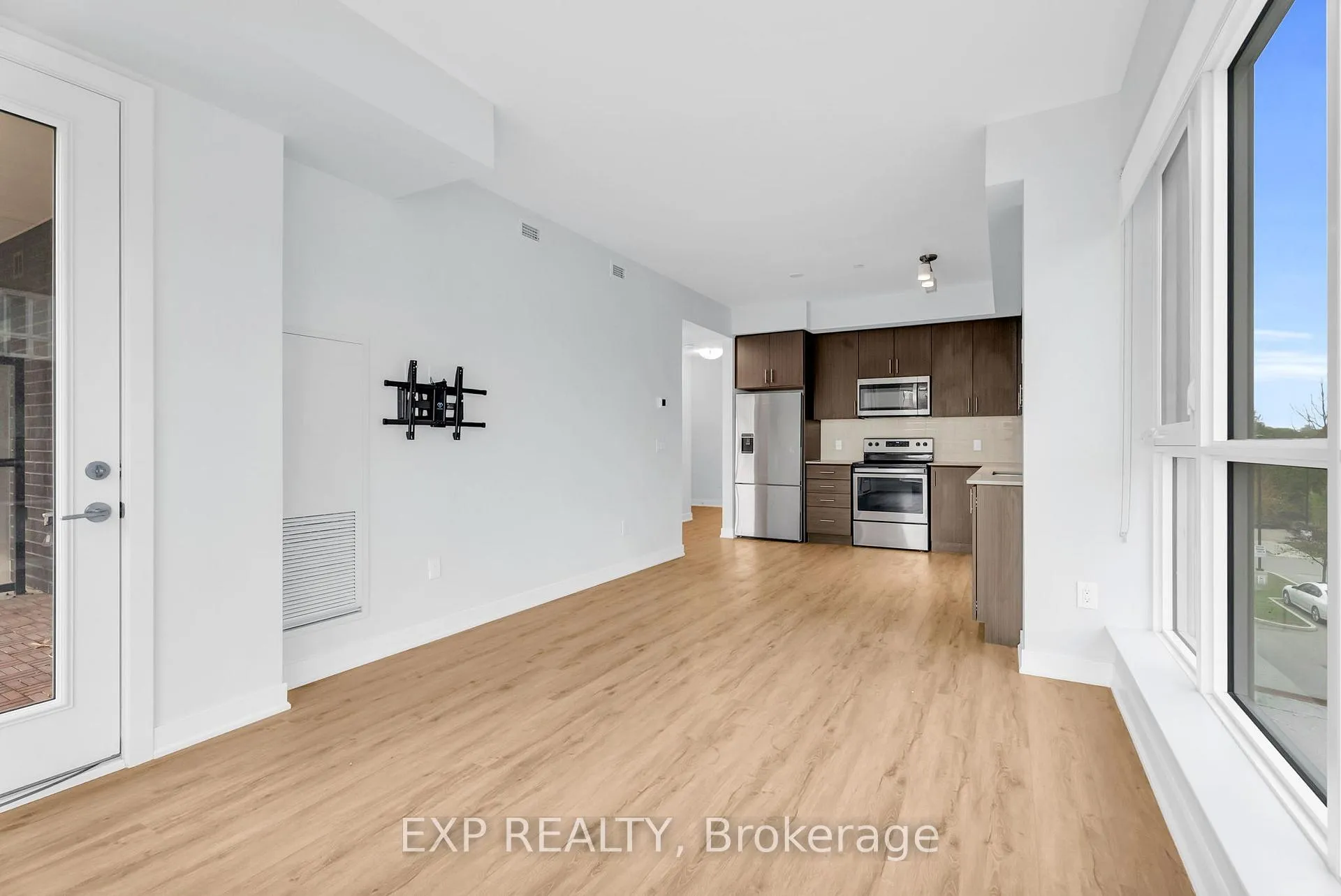 Photo 12 of Unit 302, 340 Plains Road E, Burlington, LaSalle — HOMEH