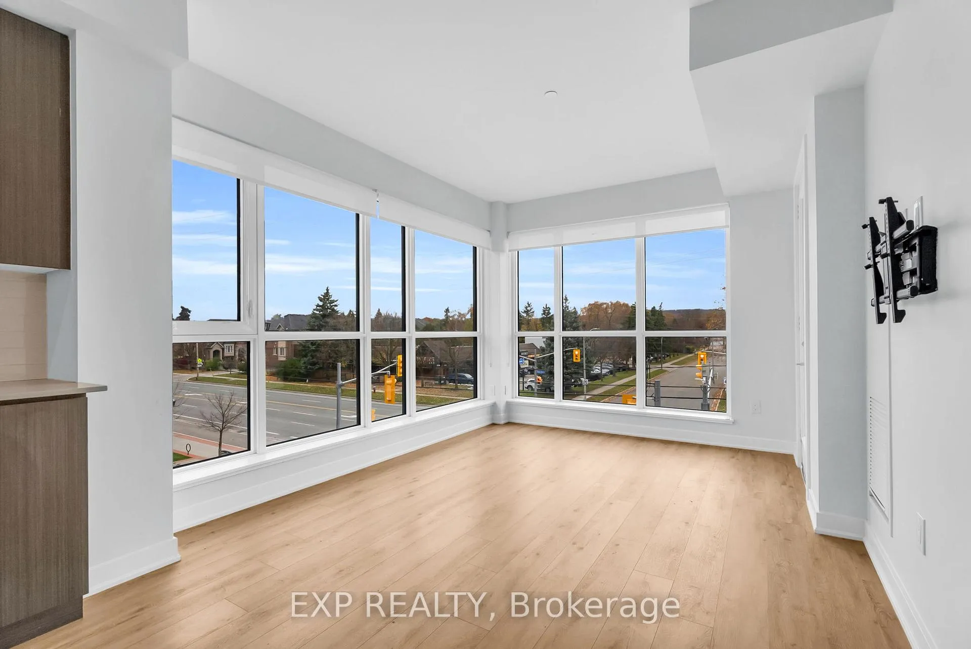Photo 13 of Unit 302, 340 Plains Road E, Burlington, LaSalle — HOMEH