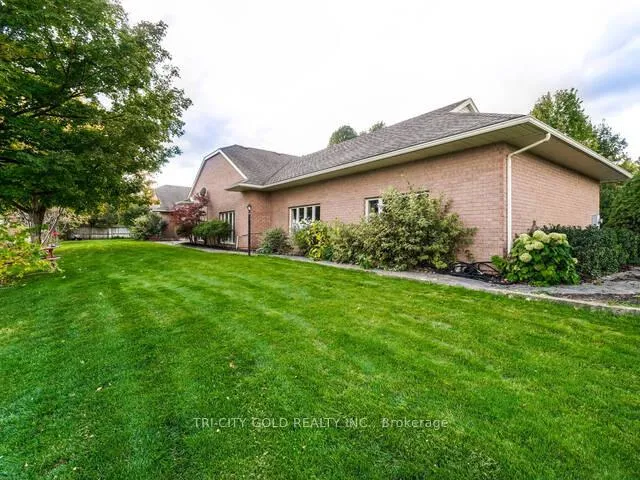 Photo 2 of 16 Ochs Drive, Puslinch, Morriston — HOMEH