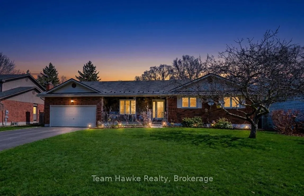 Photo 2 of 35 Brule Street, Penetanguishene — HOMEH