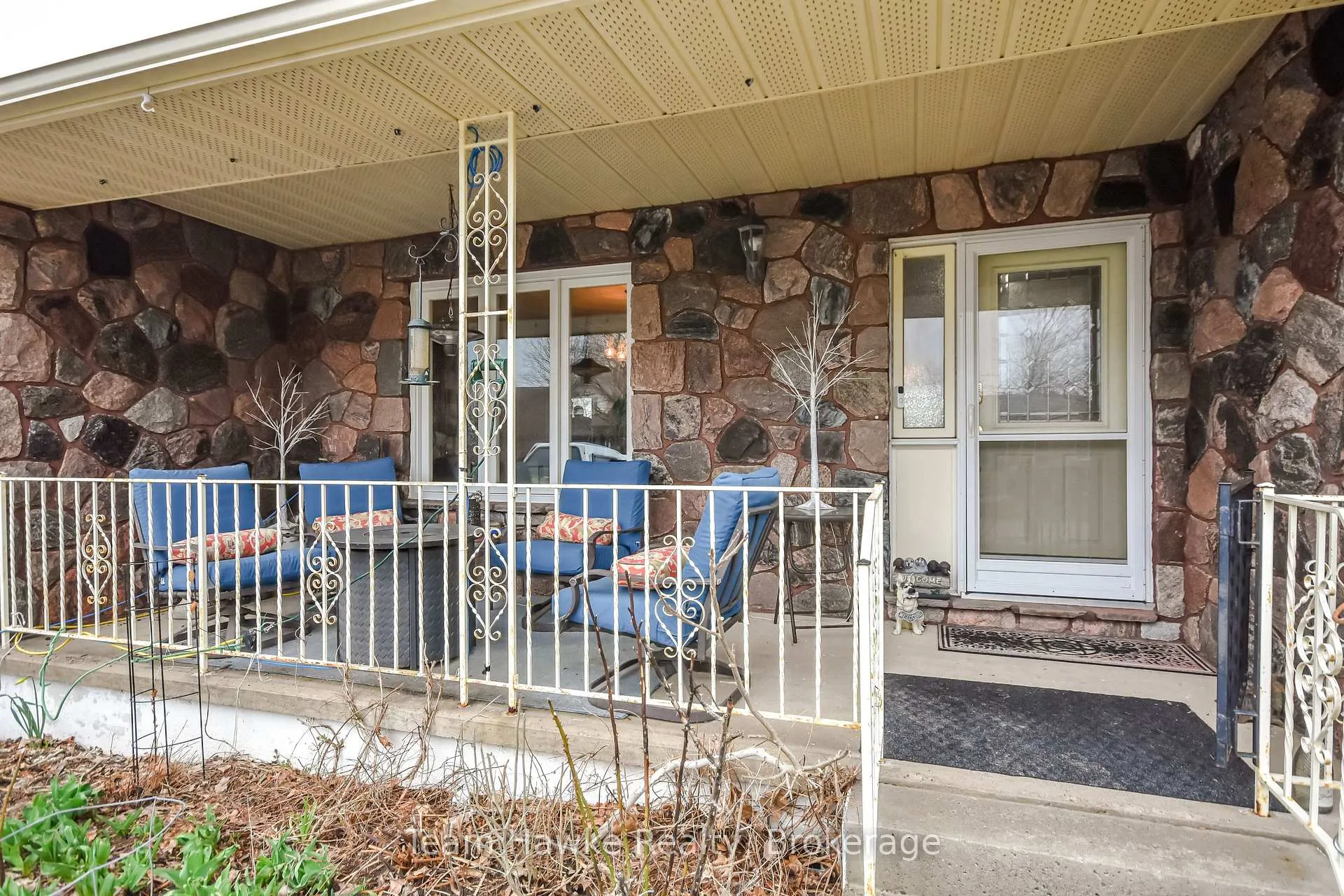 Photo 4 of 35 Brule Street, Penetanguishene — HOMEH
