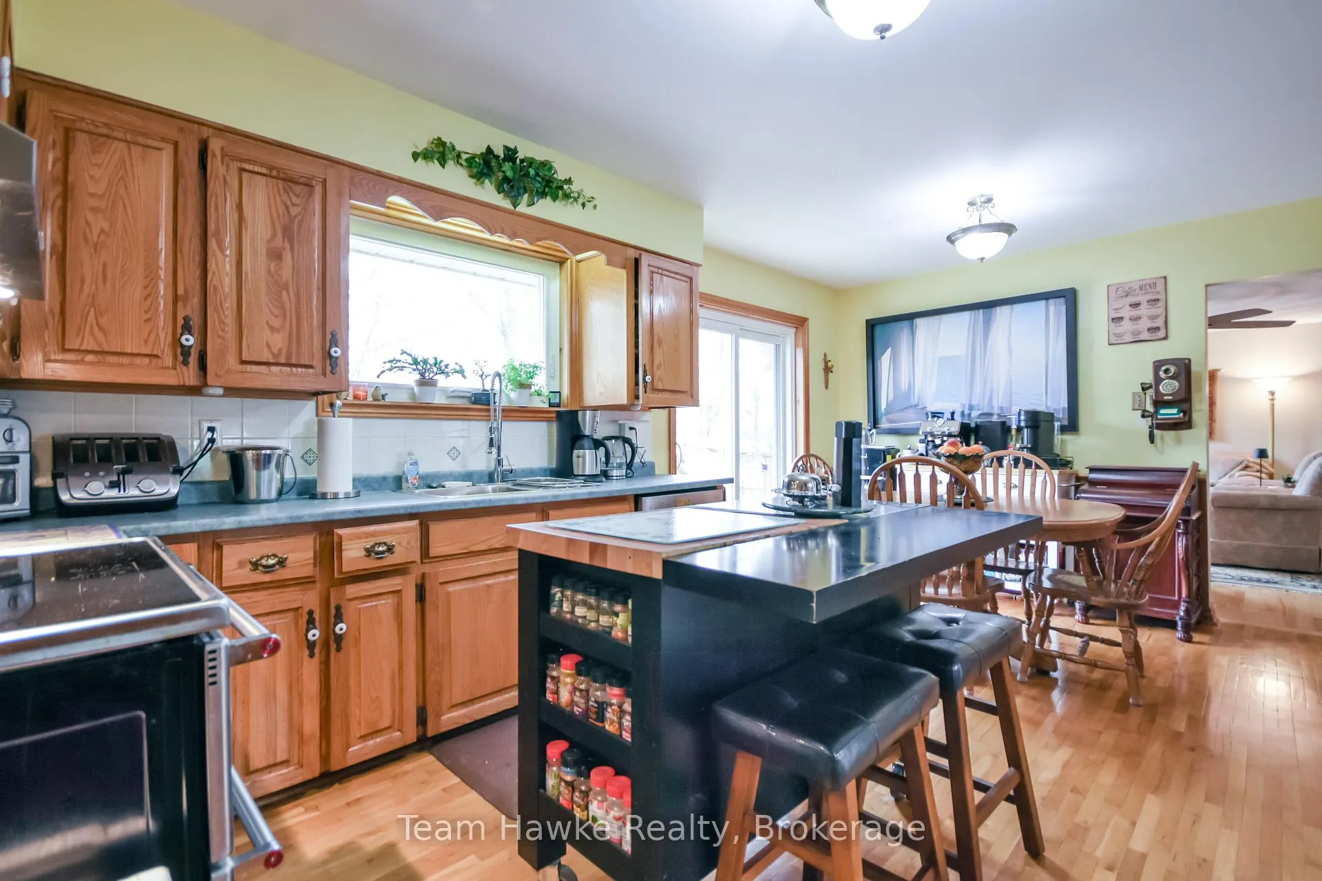 Photo 7 of 35 Brule Street, Penetanguishene — HOMEH