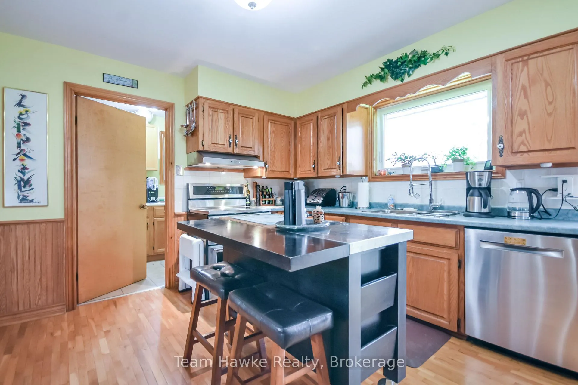 Photo 8 of 35 Brule Street, Penetanguishene — HOMEH