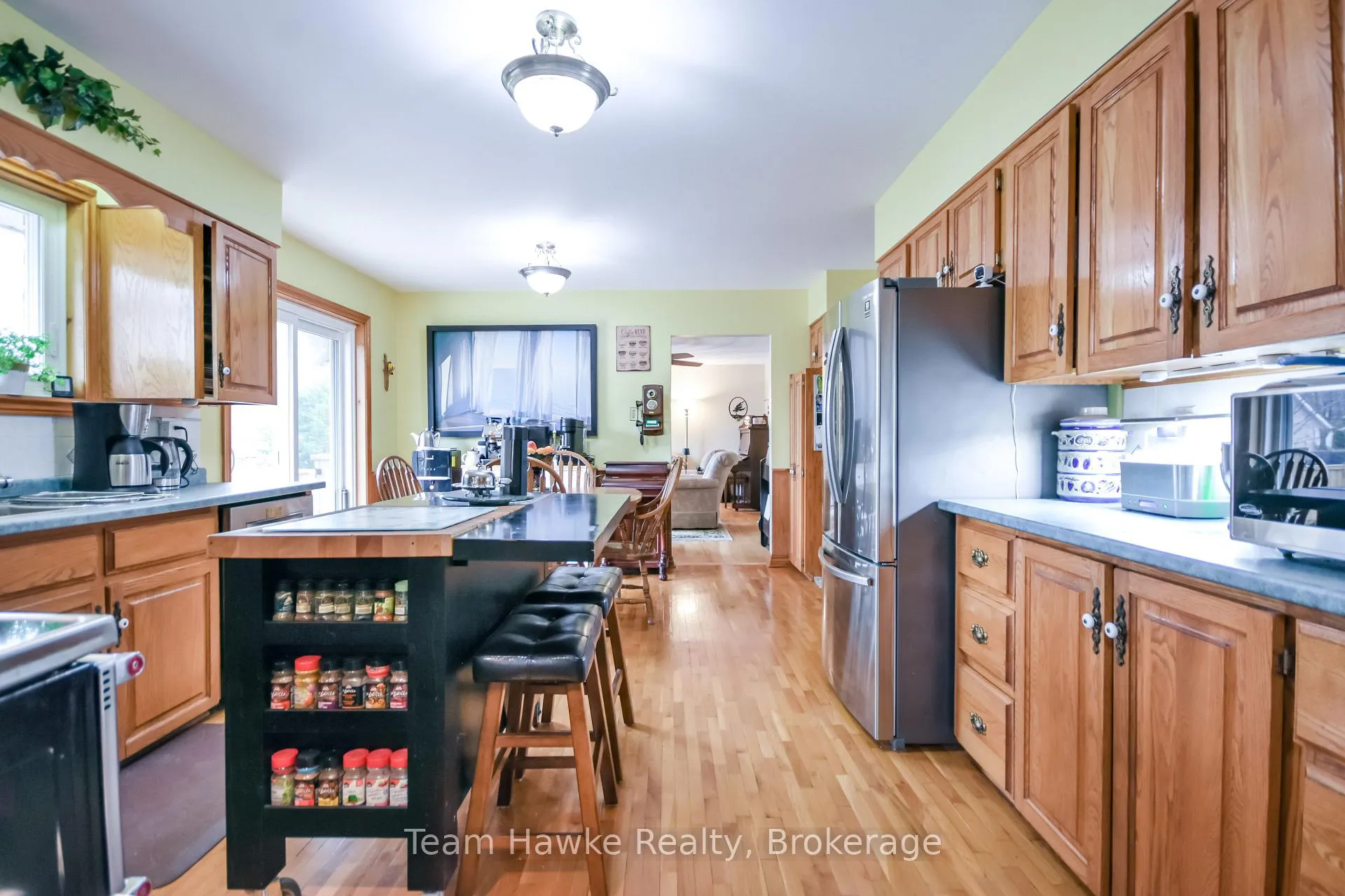 Photo 9 of 35 Brule Street, Penetanguishene — HOMEH
