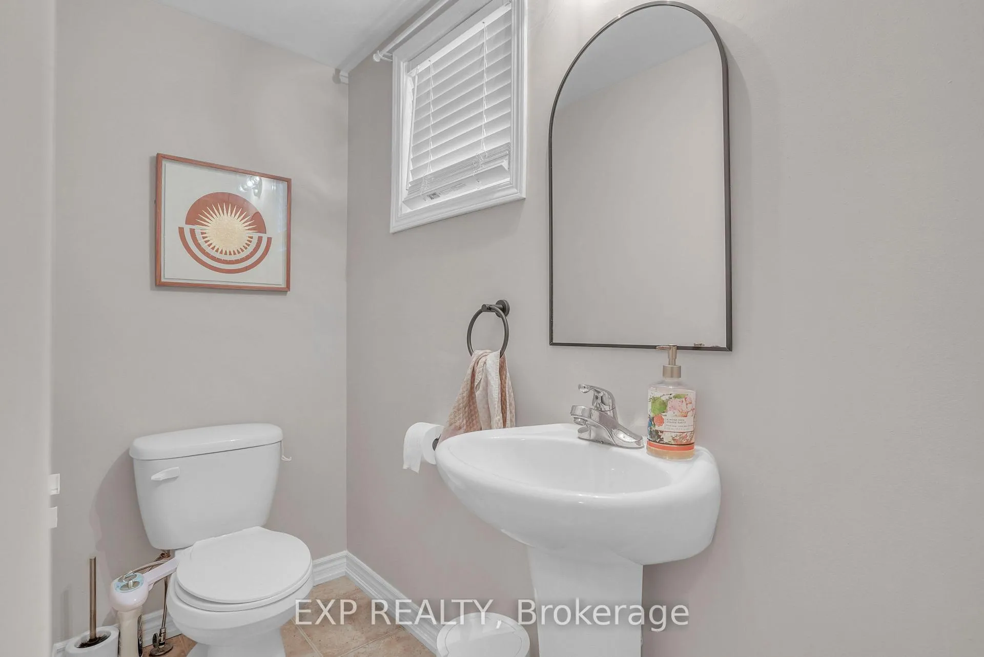 Photo 5 of Unit 8, 141 Sydenham Wells, Barrie, Georgian Drive — HOMEH