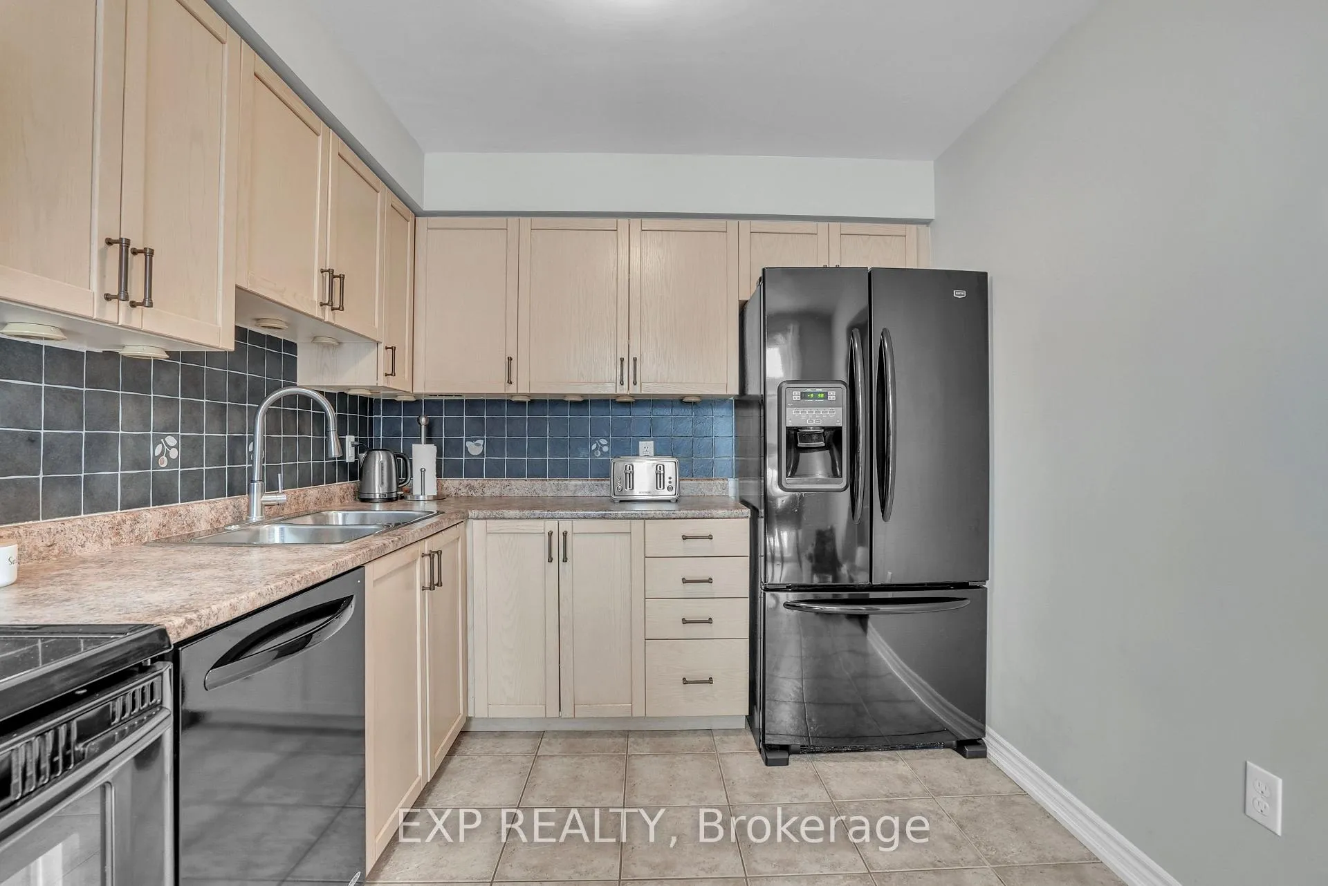 Photo 11 of Unit 8, 141 Sydenham Wells, Barrie, Georgian Drive — HOMEH