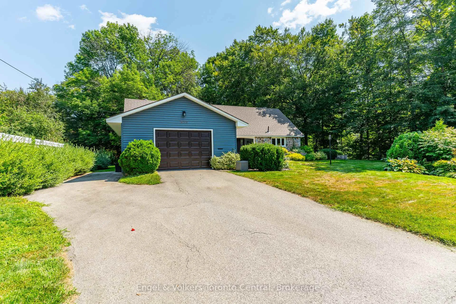 Photo 2 of 435 4TH Avenue W, Owen Sound — HOMEH
