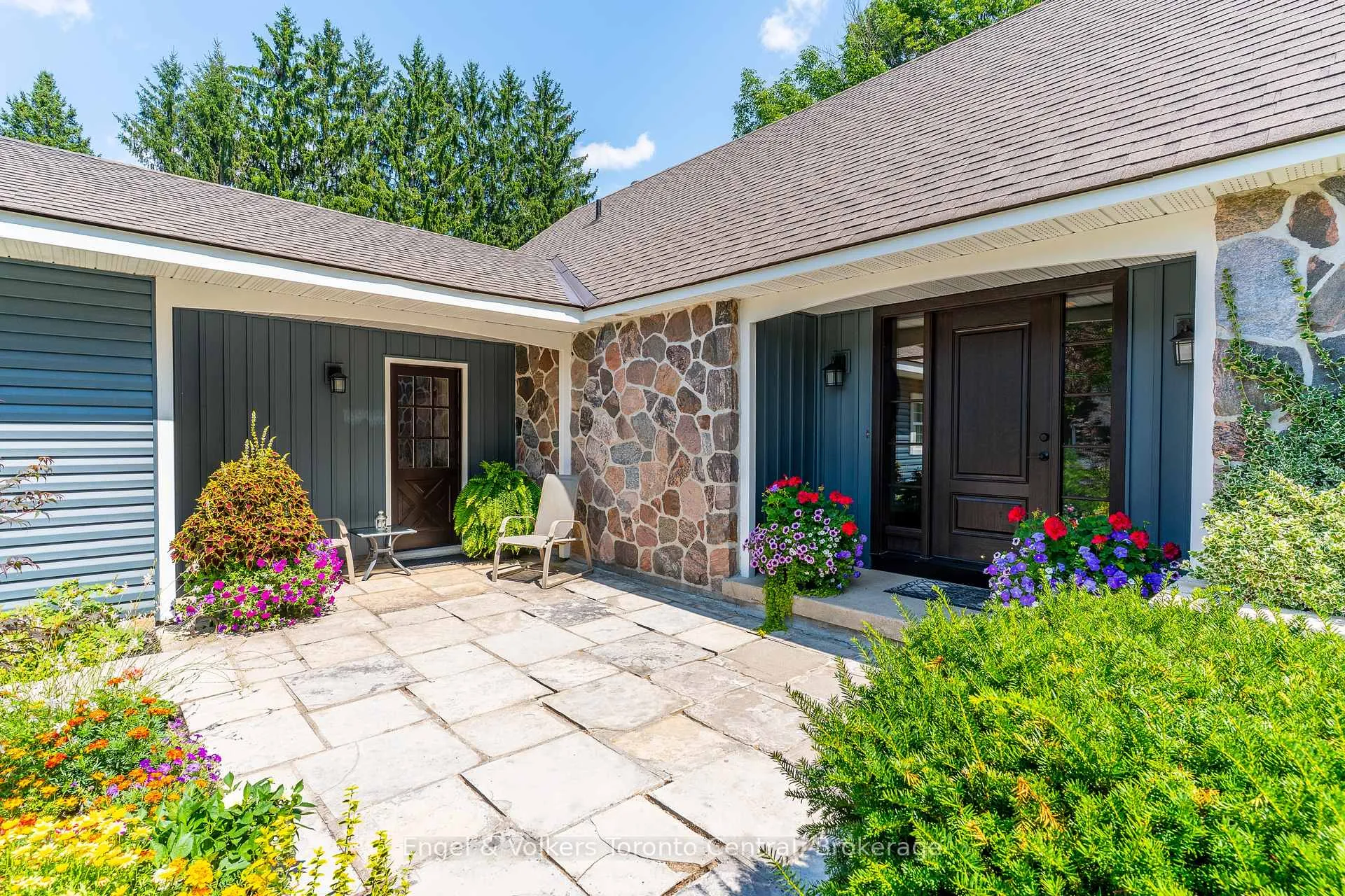 Photo 4 of 435 4TH Avenue W, Owen Sound — HOMEH
