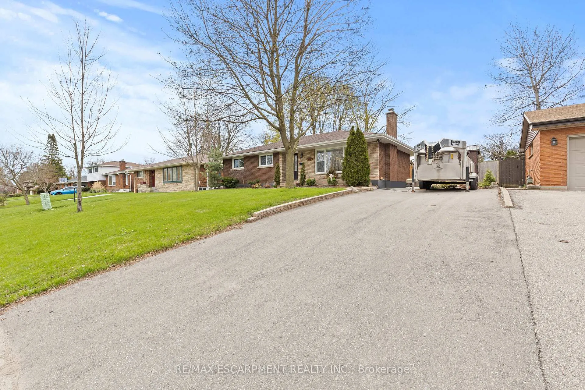 Photo 2 of 45 Driftwood Drive, Brantford, Rosedale/Gable Height — HOMEH