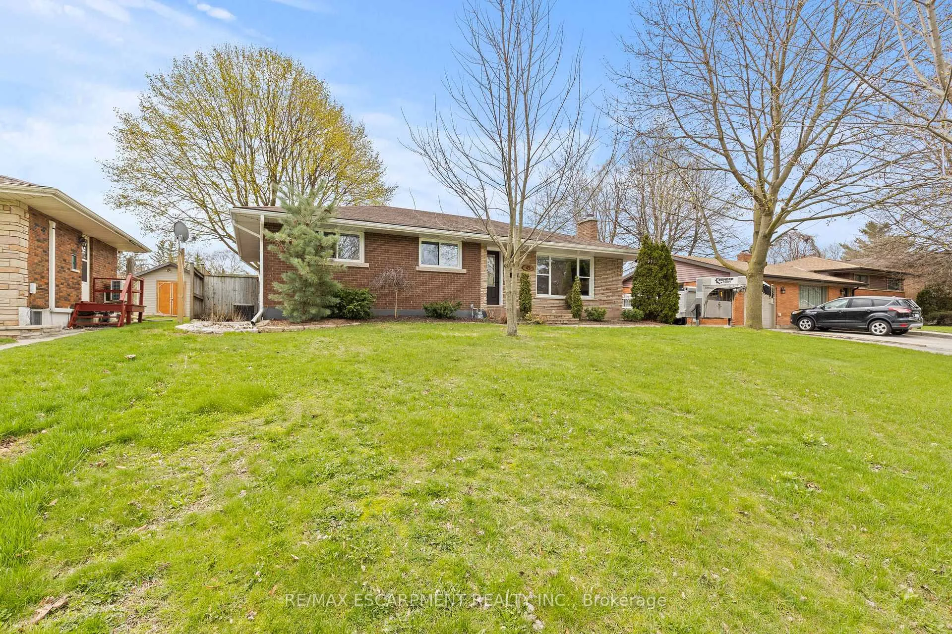 Photo 3 of 45 Driftwood Drive, Brantford, Rosedale/Gable Height — HOMEH