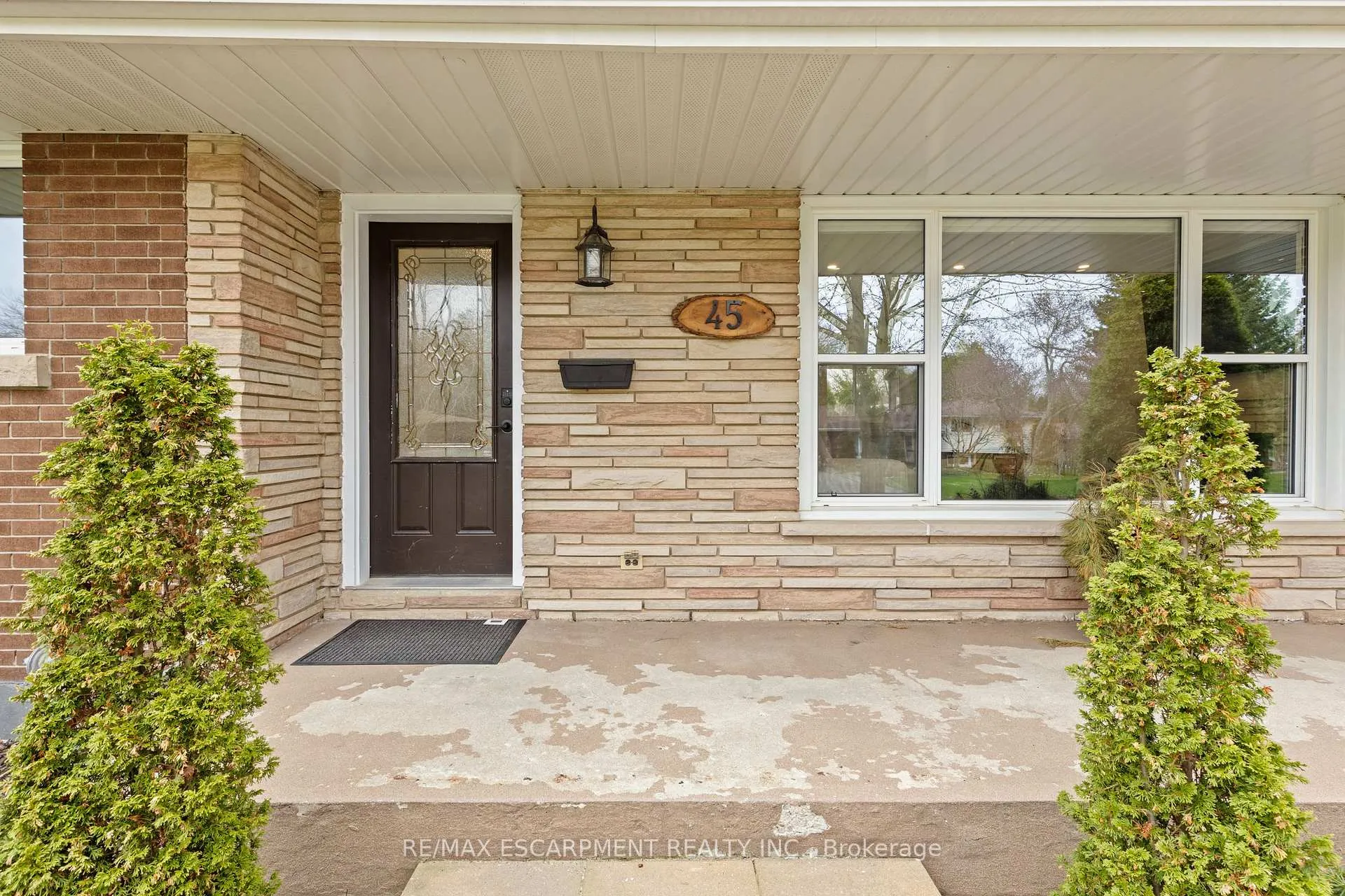 Photo 4 of 45 Driftwood Drive, Brantford, Rosedale/Gable Height — HOMEH