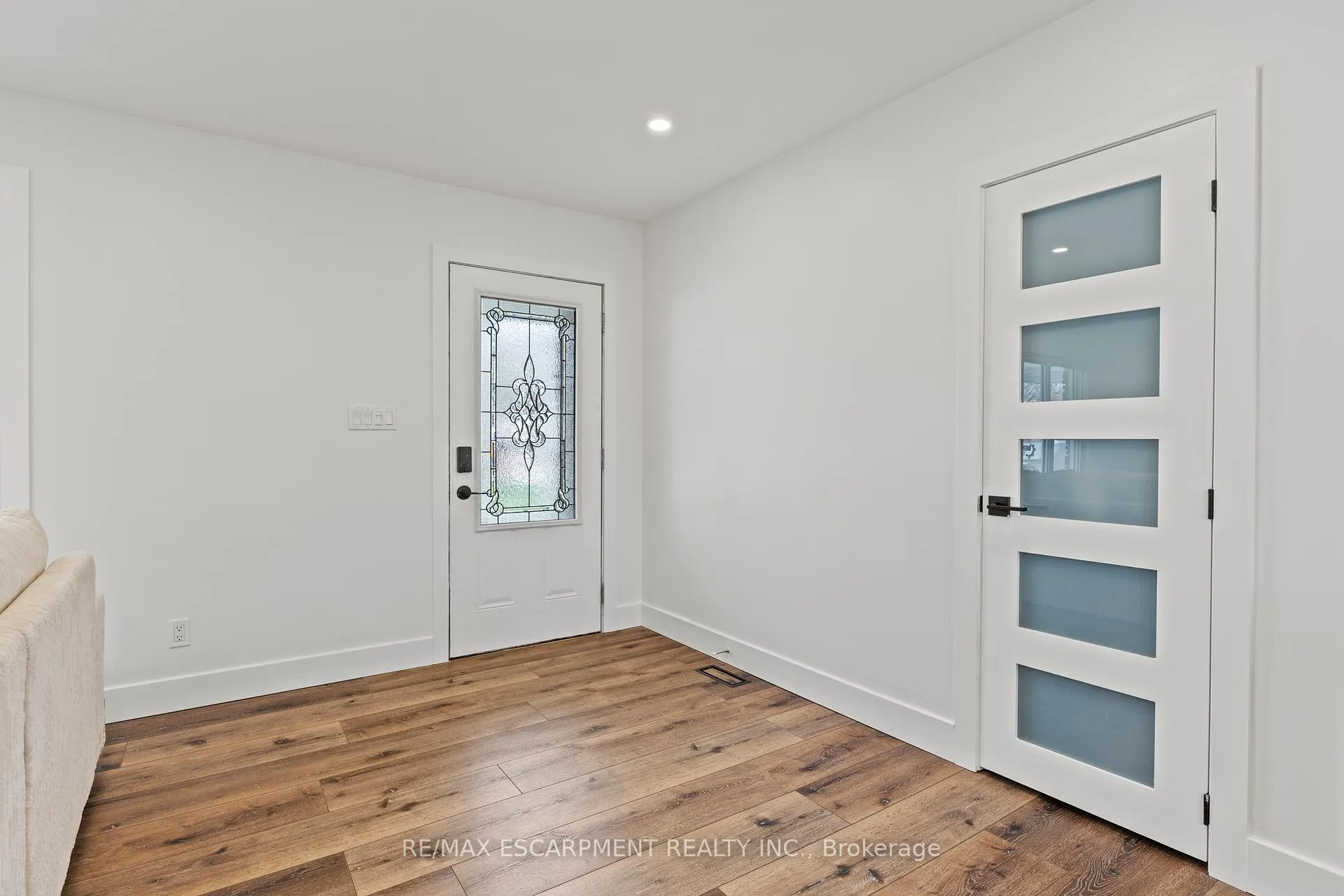 Photo 5 of 45 Driftwood Drive, Brantford, Rosedale/Gable Height — HOMEH