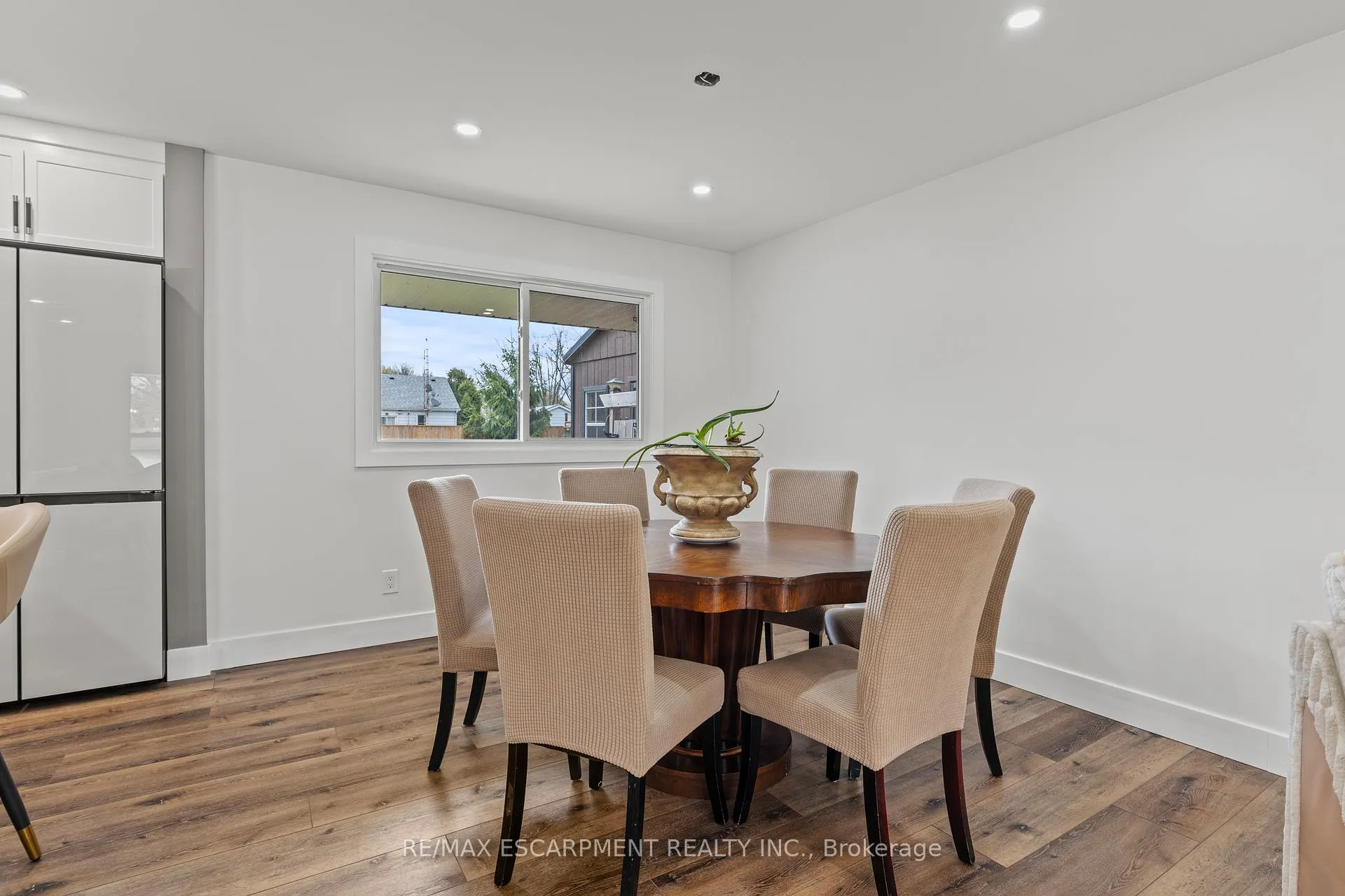 Photo 10 of 45 Driftwood Drive, Brantford, Rosedale/Gable Height — HOMEH