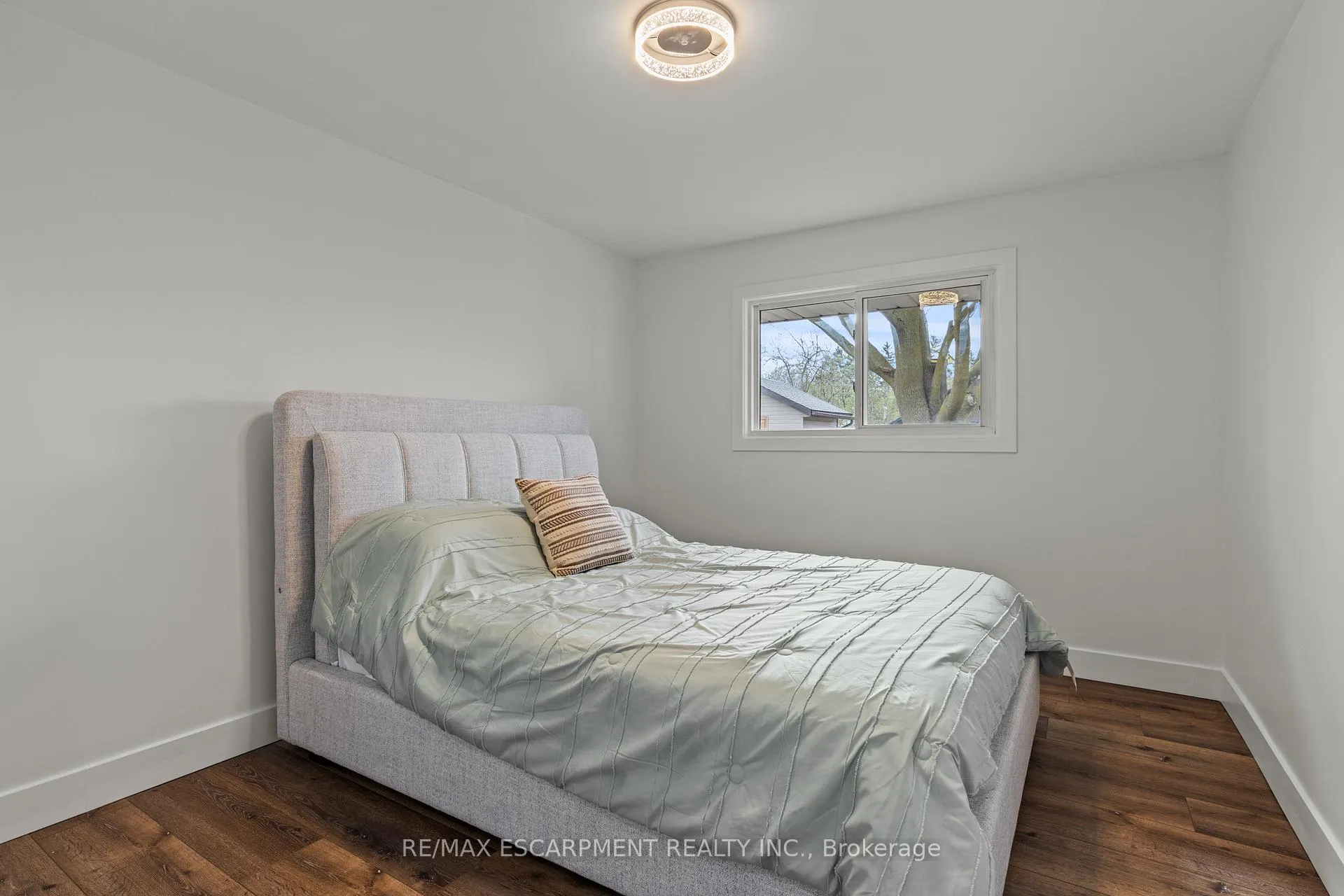 Photo 14 of 45 Driftwood Drive, Brantford, Rosedale/Gable Height — HOMEH