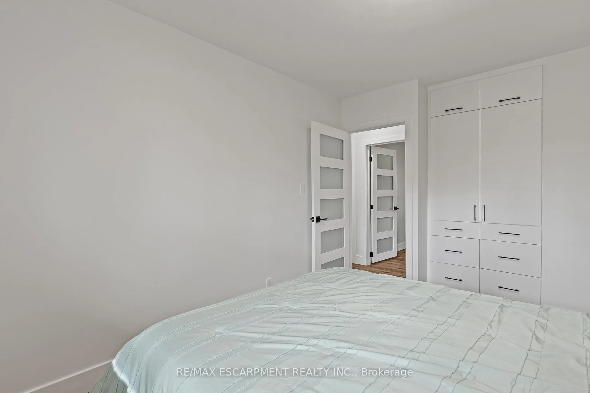 Photo 15 of 45 Driftwood Drive, Brantford, Rosedale/Gable Height — HOMEH