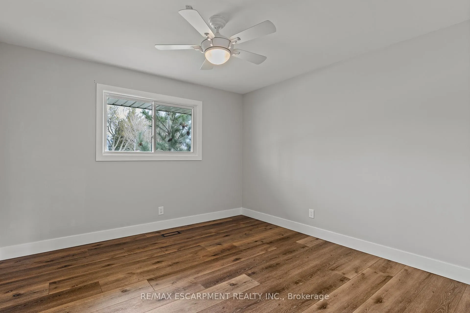 Photo 16 of 45 Driftwood Drive, Brantford, Rosedale/Gable Height — HOMEH