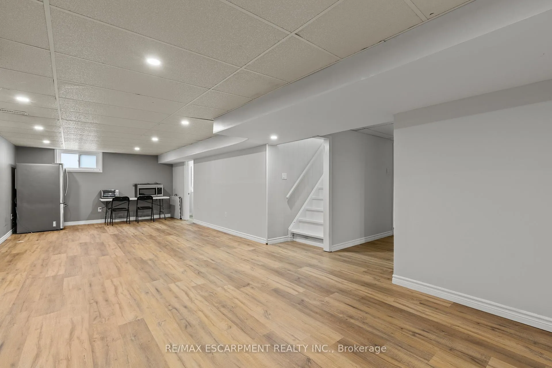 Photo 19 of 45 Driftwood Drive, Brantford, Rosedale/Gable Height — HOMEH