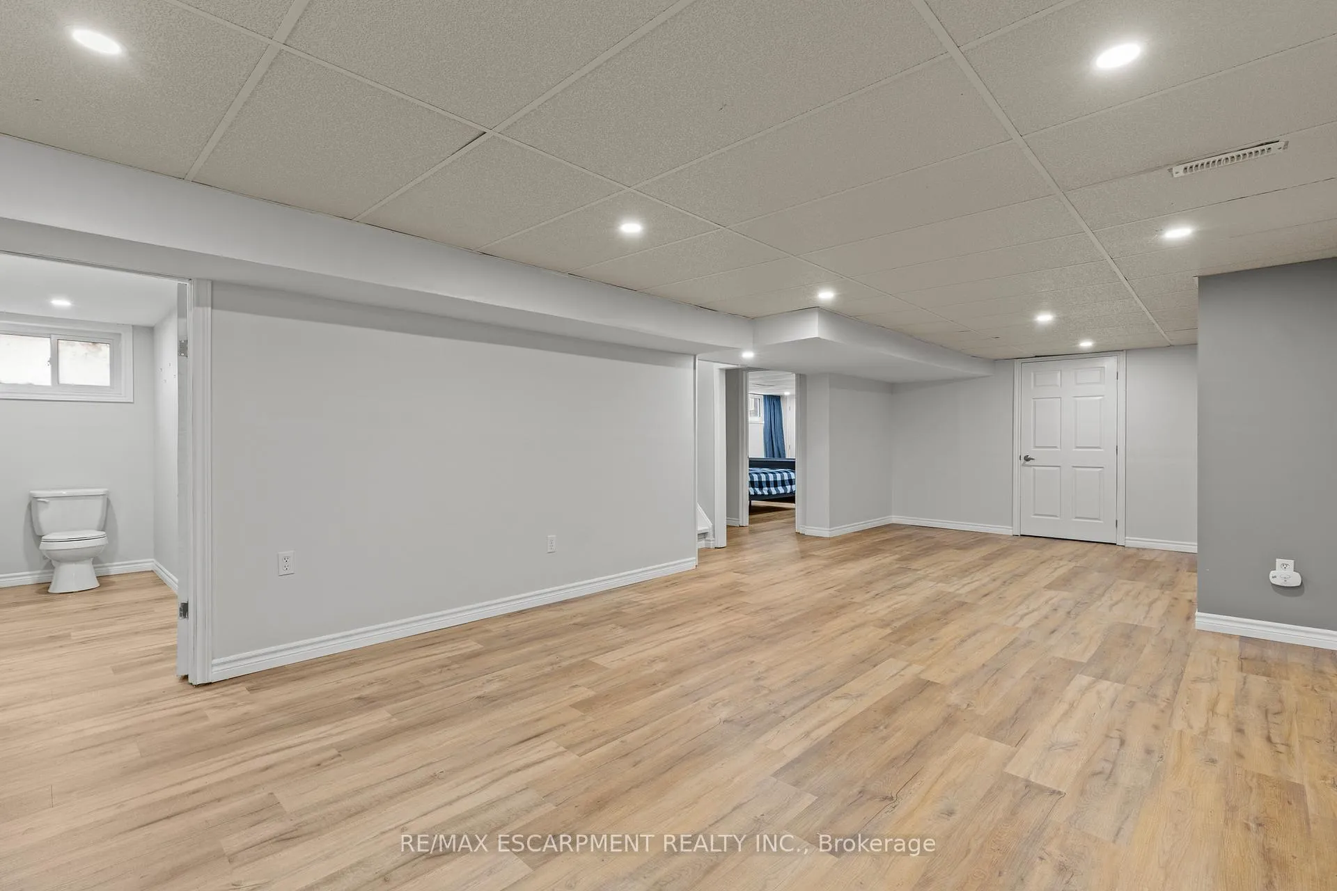Photo 20 of 45 Driftwood Drive, Brantford, Rosedale/Gable Height — HOMEH