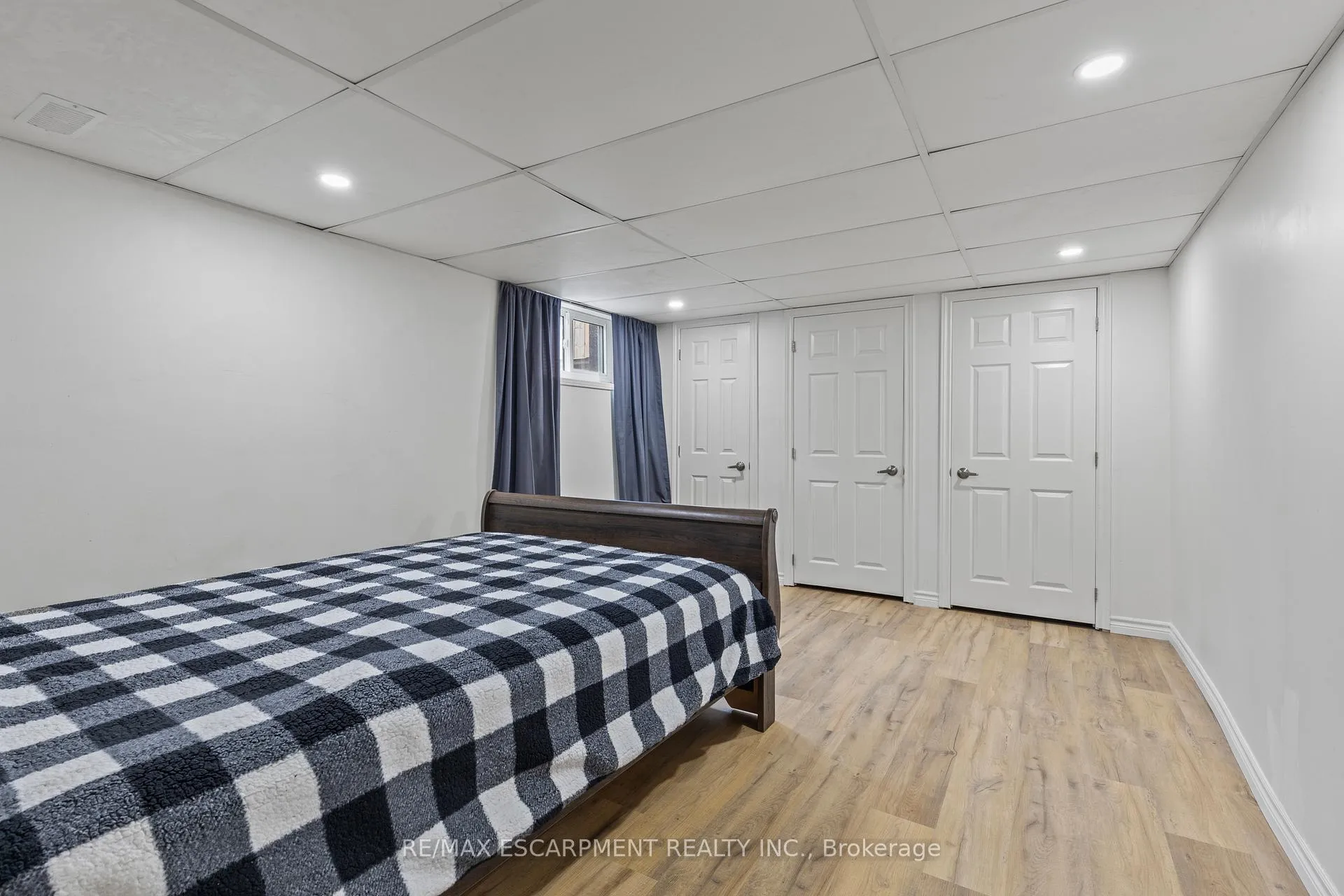 Photo 21 of 45 Driftwood Drive, Brantford, Rosedale/Gable Height — HOMEH