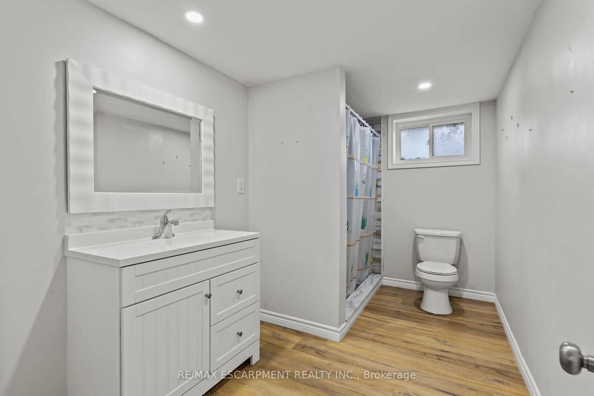 Photo 22 of 45 Driftwood Drive, Brantford, Rosedale/Gable Height — HOMEH