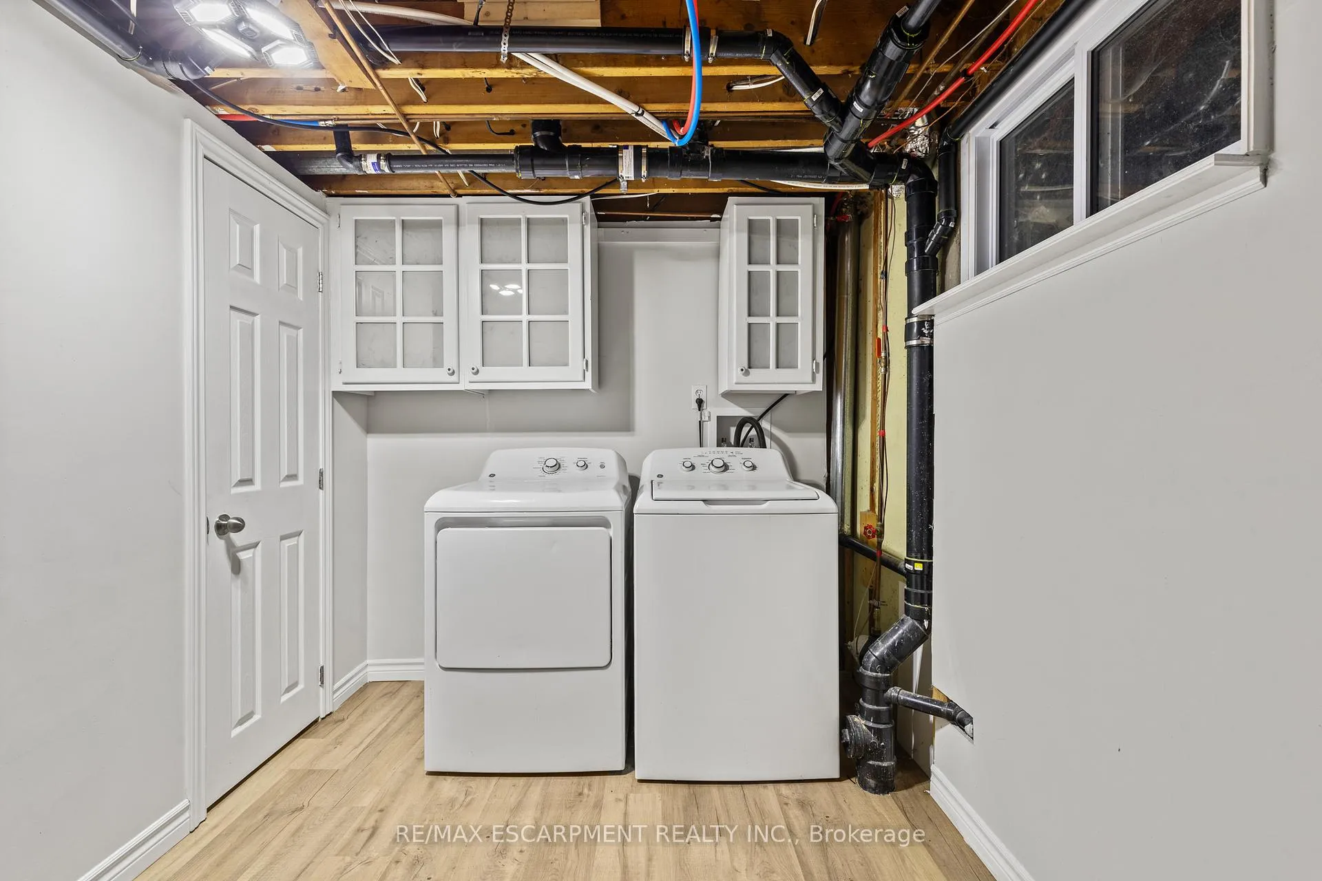 Photo 23 of 45 Driftwood Drive, Brantford, Rosedale/Gable Height — HOMEH