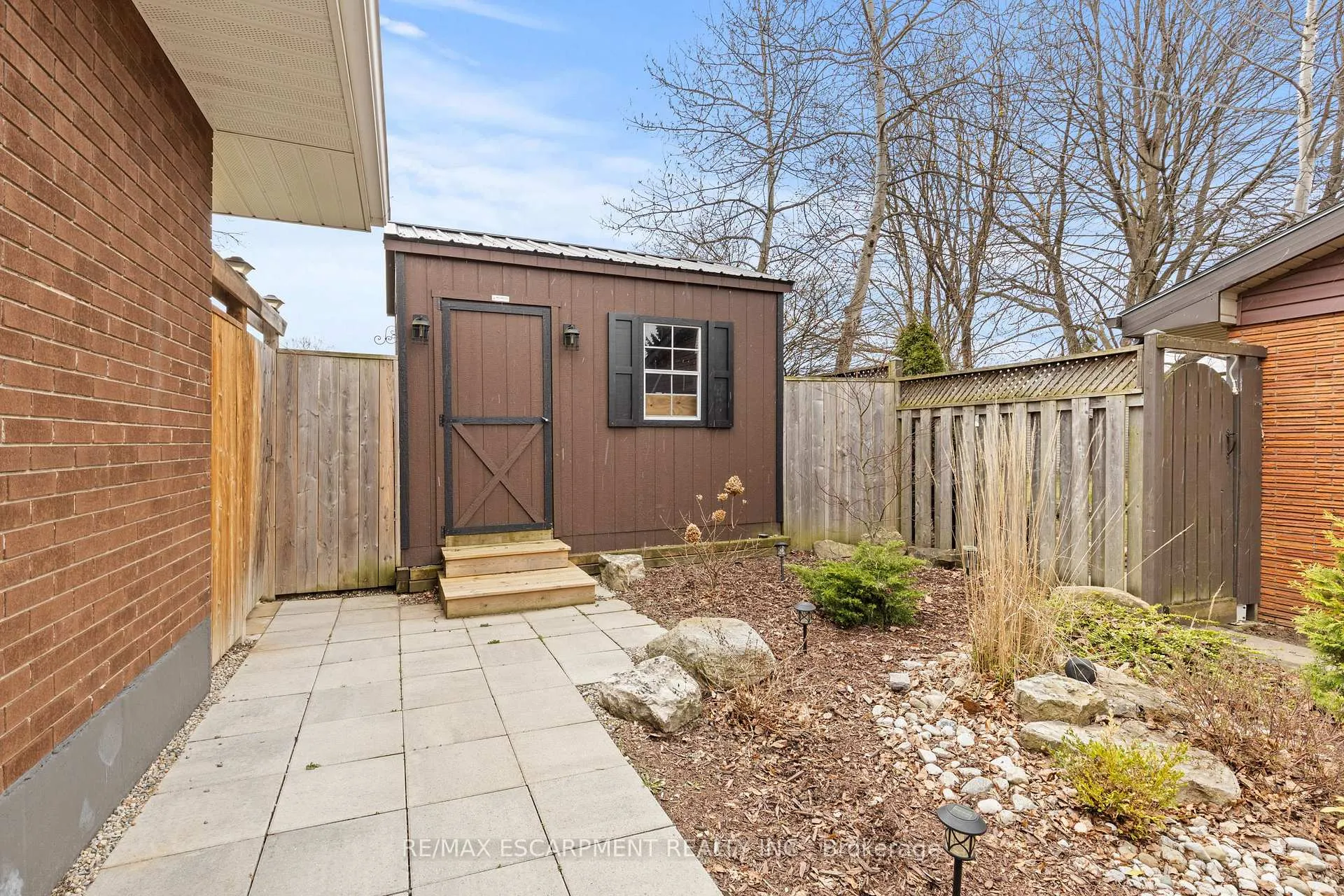 Photo 24 of 45 Driftwood Drive, Brantford, Rosedale/Gable Height — HOMEH