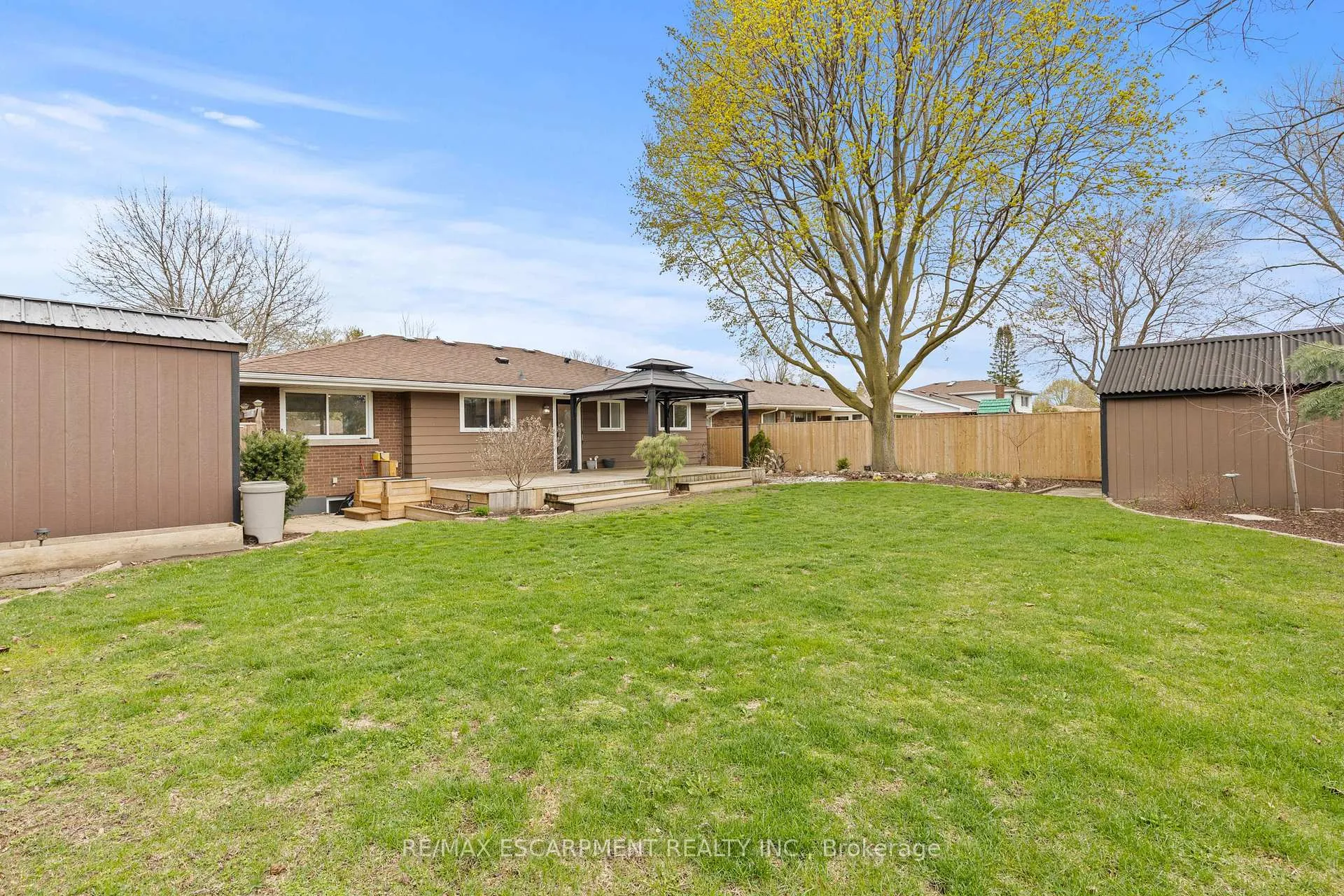 Photo 25 of 45 Driftwood Drive, Brantford, Rosedale/Gable Height — HOMEH