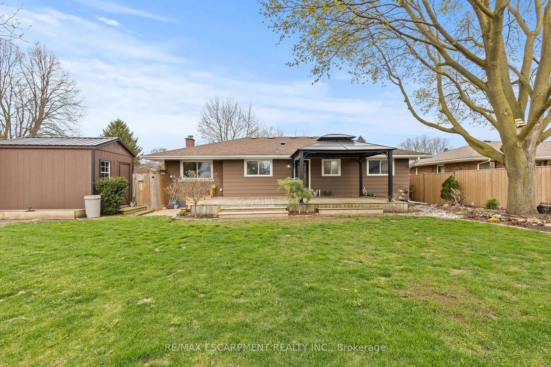 Photo 26 of 45 Driftwood Drive, Brantford, Rosedale/Gable Height — HOMEH