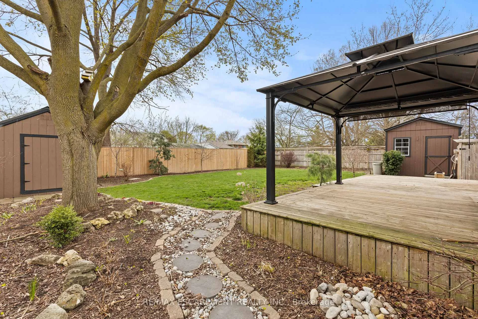 Photo 27 of 45 Driftwood Drive, Brantford, Rosedale/Gable Height — HOMEH