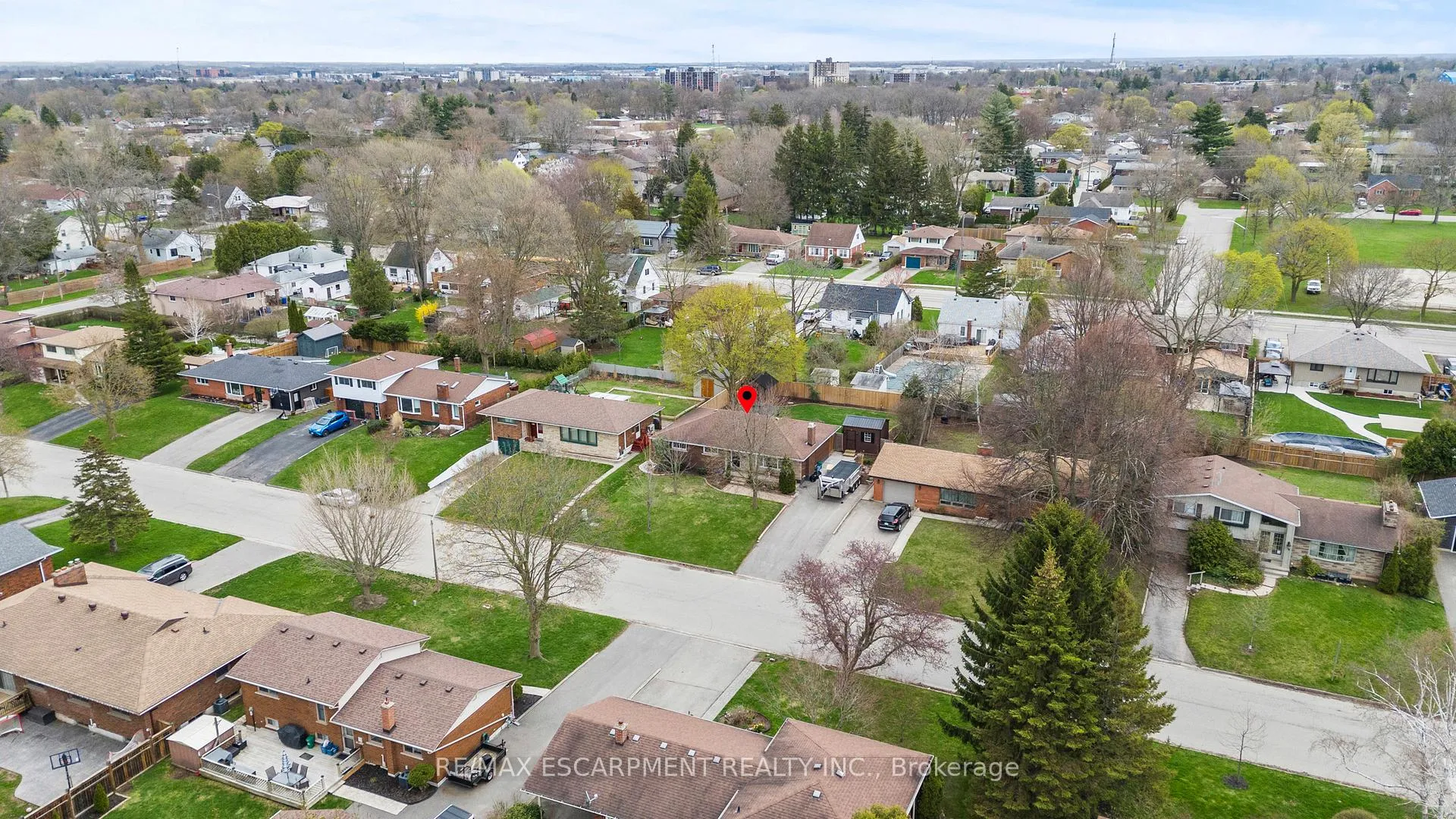 Photo 31 of 45 Driftwood Drive, Brantford, Rosedale/Gable Height — HOMEH