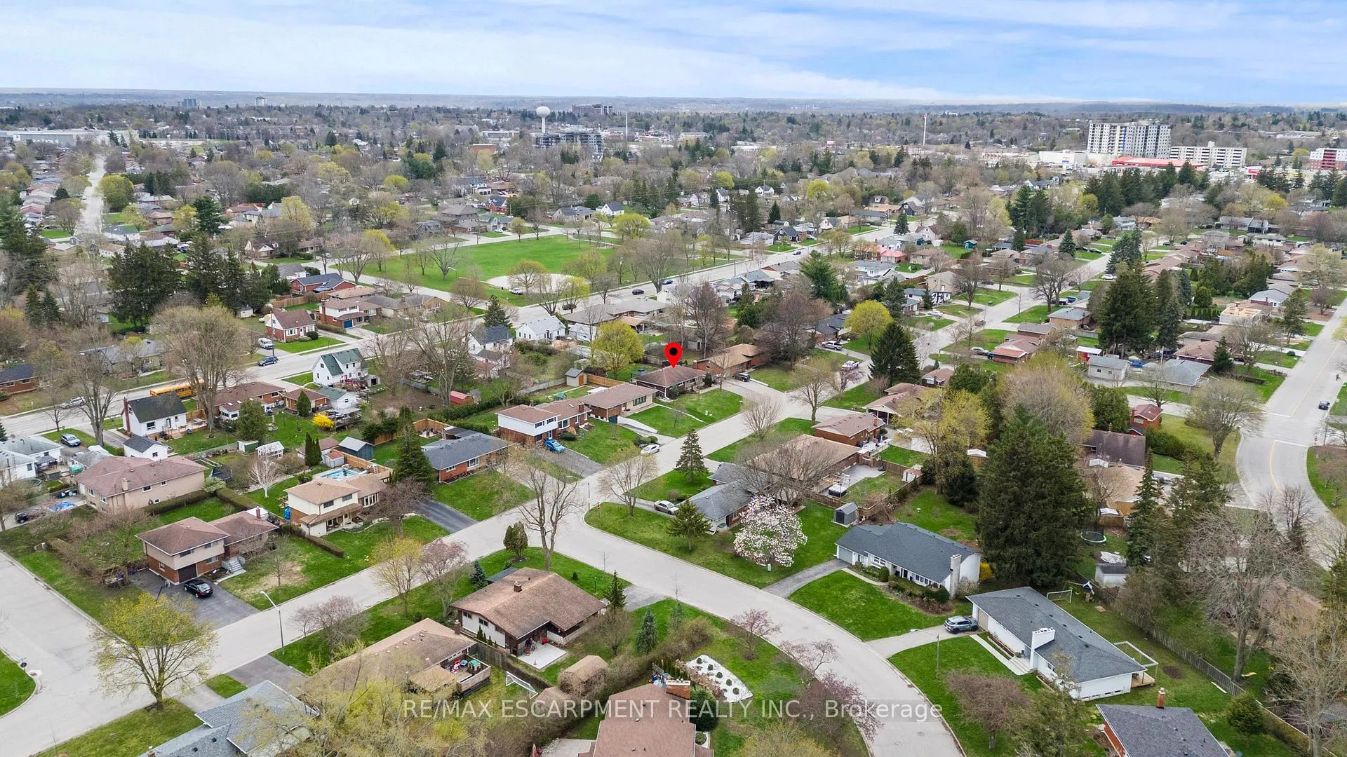 Photo 32 of 45 Driftwood Drive, Brantford, Rosedale/Gable Height — HOMEH