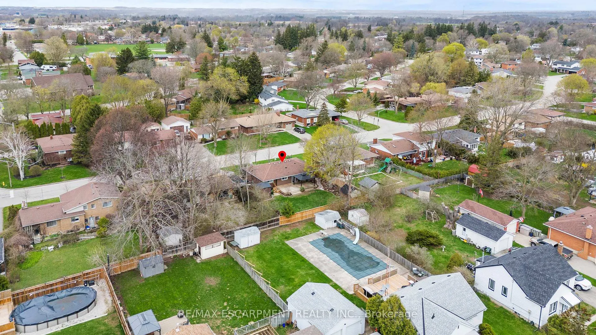 Photo 33 of 45 Driftwood Drive, Brantford, Rosedale/Gable Height — HOMEH