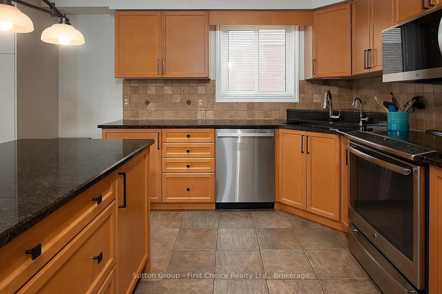 Photo 16 of 293 Huck Crescent, Kitchener — HOMEH