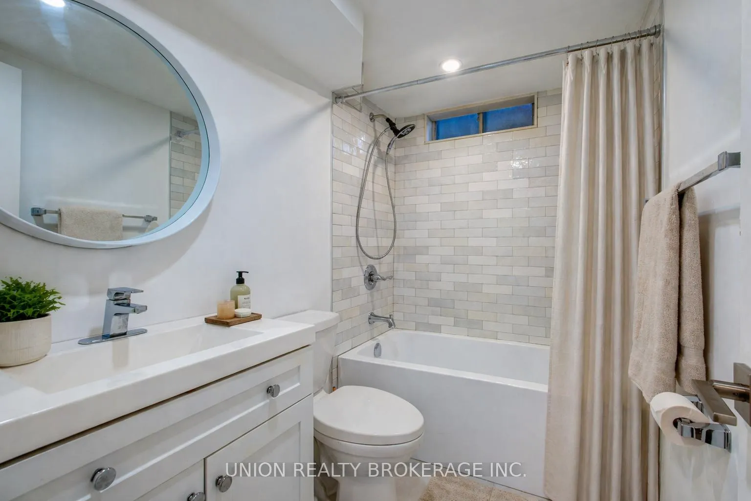 Photo 4 of Unit Lower, 15 Ivy Avenue, Toronto, South Riverdale — HOMEH