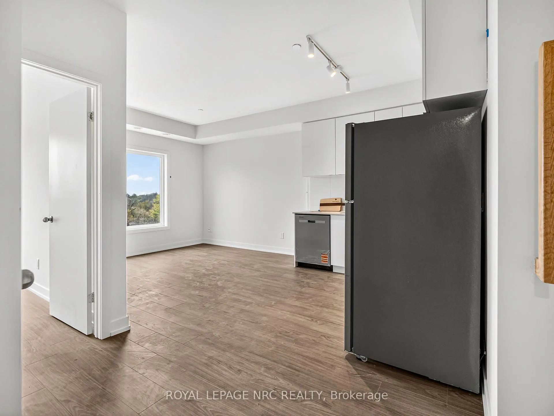 Photo 5 of Unit 312B, 16 Melbourne Avenue, St. Catharines, E. Chester — HOMEH