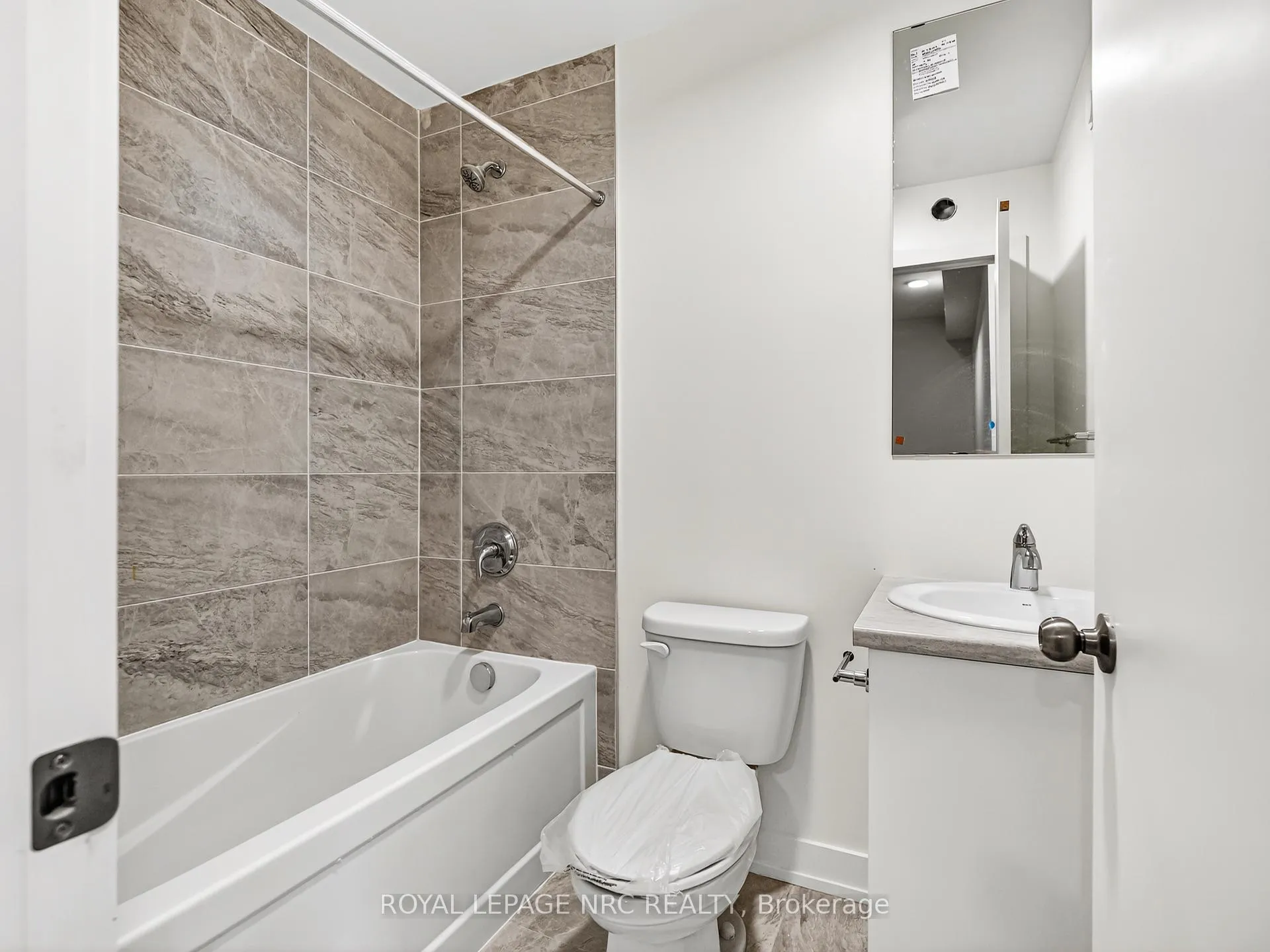 Photo 14 of Unit 312B, 16 Melbourne Avenue, St. Catharines, E. Chester — HOMEH