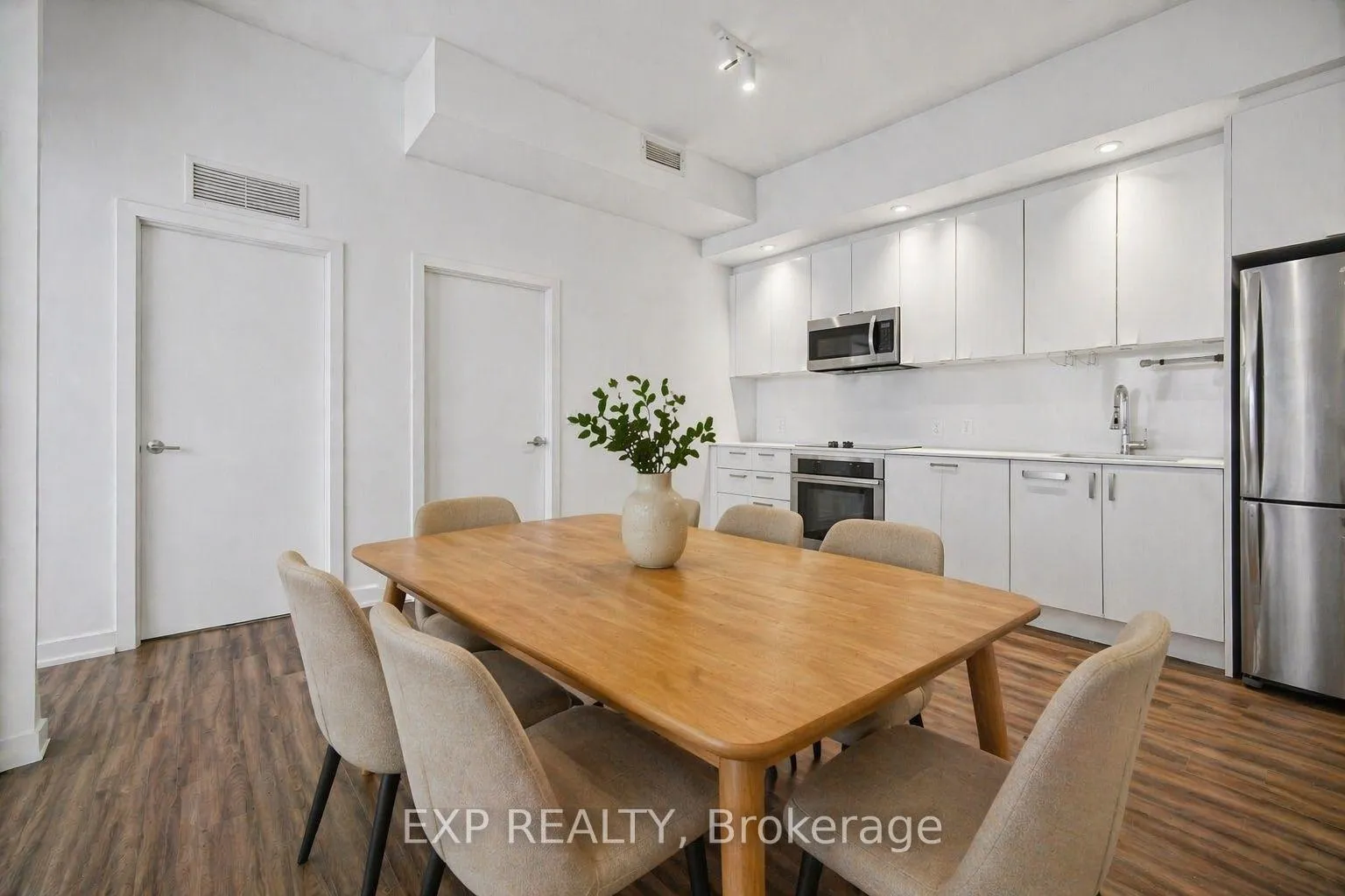 Photo 3 of Unit 3202, 1928 Lake Shore Boulevard W, Toronto, South Parkdale — HOMEH