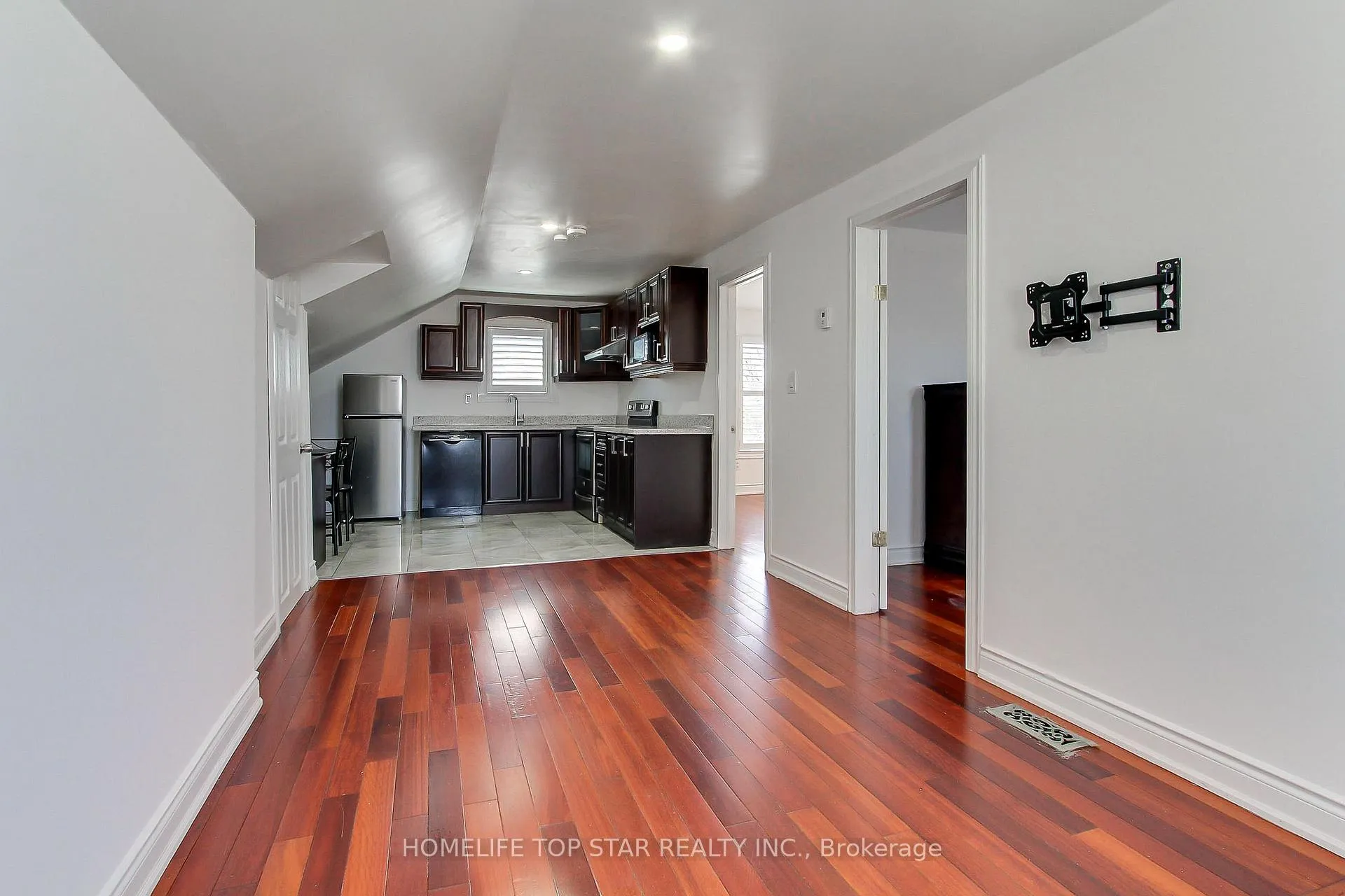 Photo 8 of Unit Upper, 17 Royal Street, Oshawa, Central — HOMEH