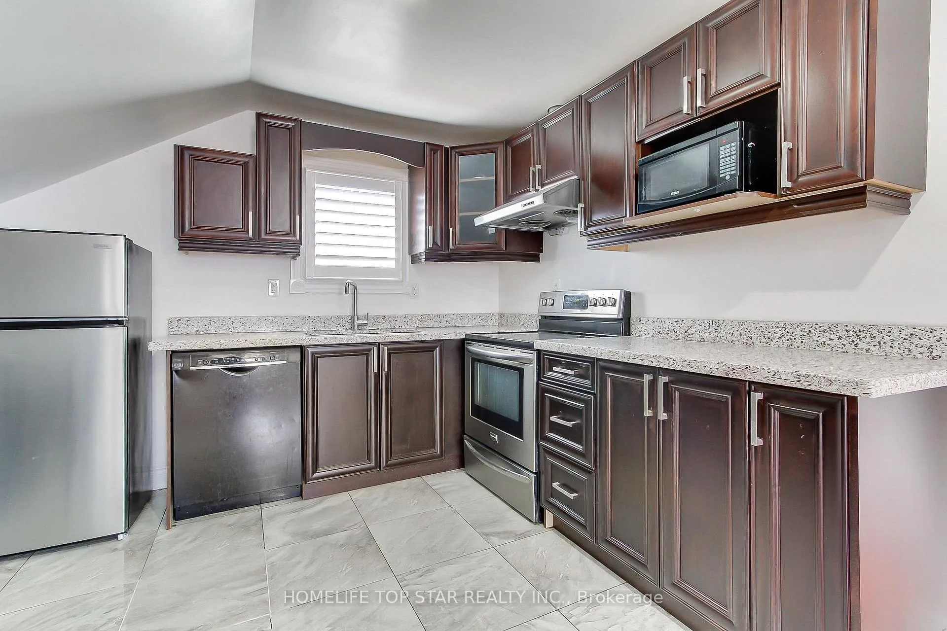 Photo 11 of Unit Upper, 17 Royal Street, Oshawa, Central — HOMEH