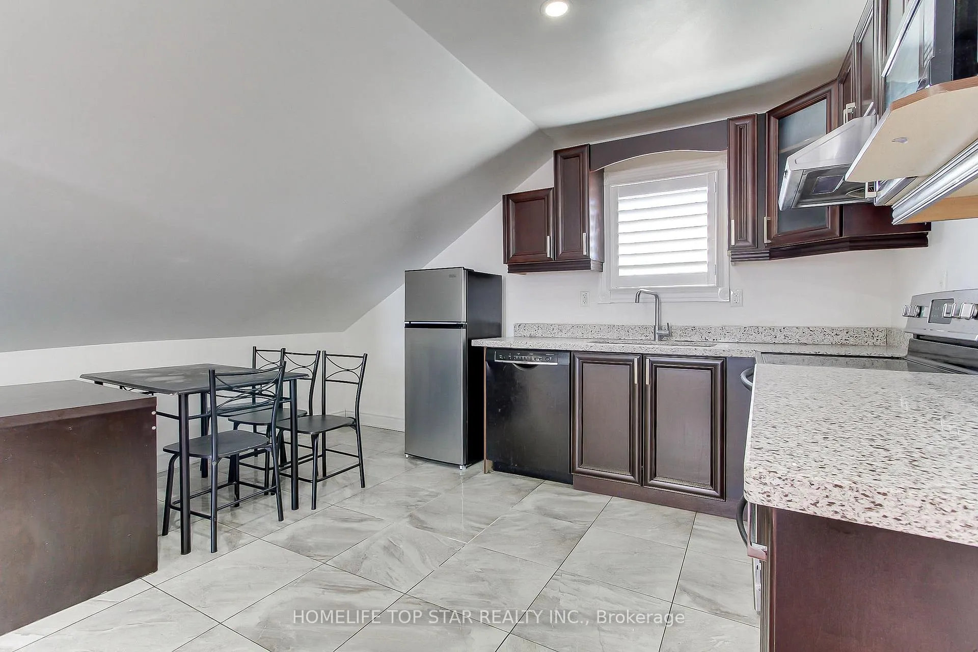 Photo 12 of Unit Upper, 17 Royal Street, Oshawa, Central — HOMEH