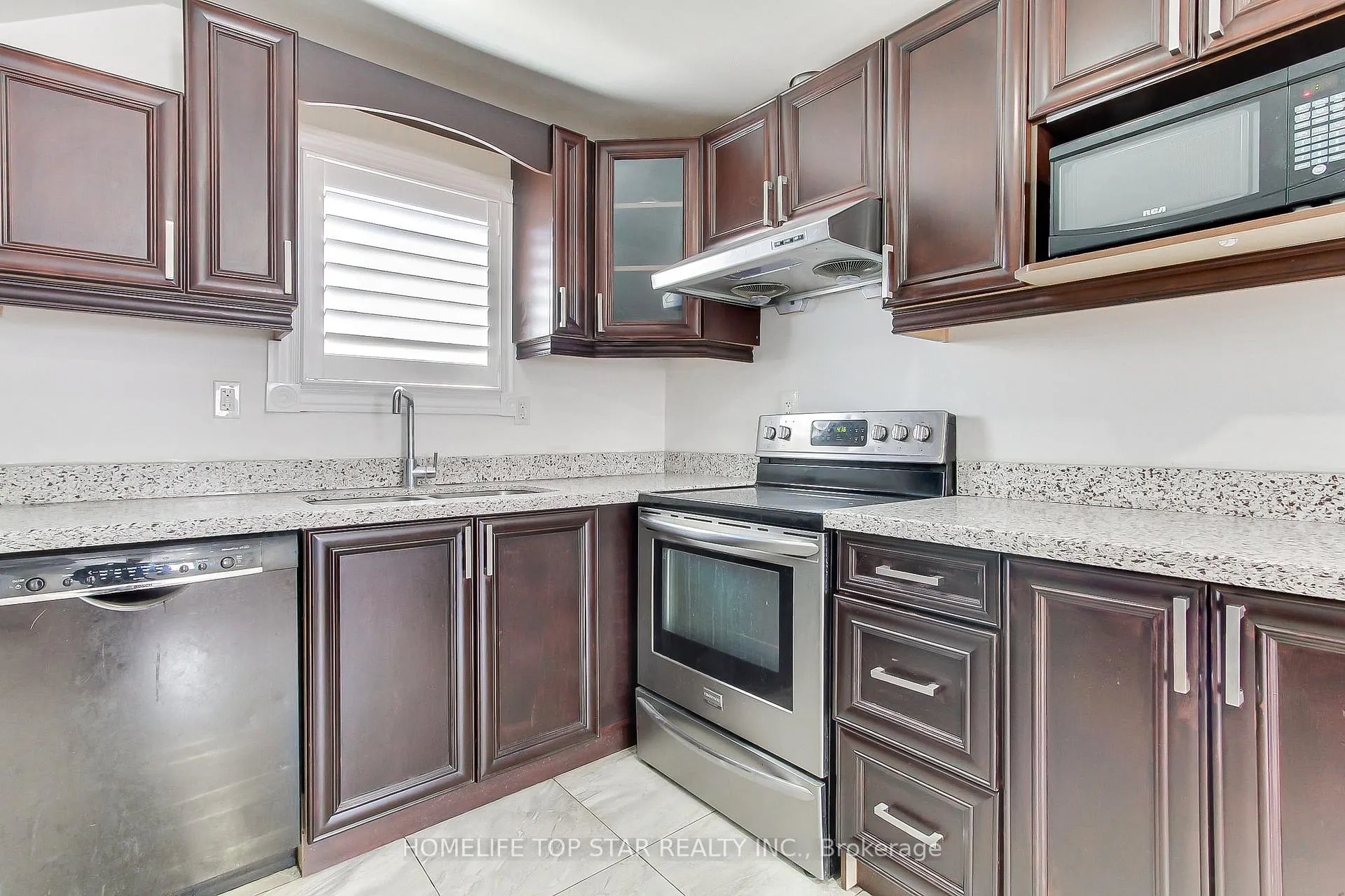 Photo 13 of Unit Upper, 17 Royal Street, Oshawa, Central — HOMEH