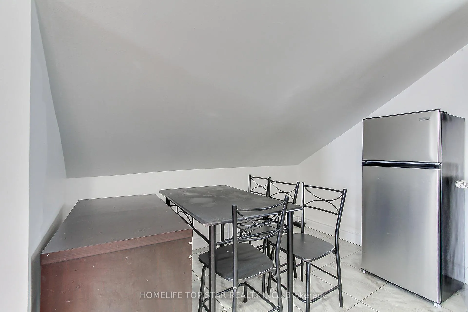 Photo 14 of Unit Upper, 17 Royal Street, Oshawa, Central — HOMEH