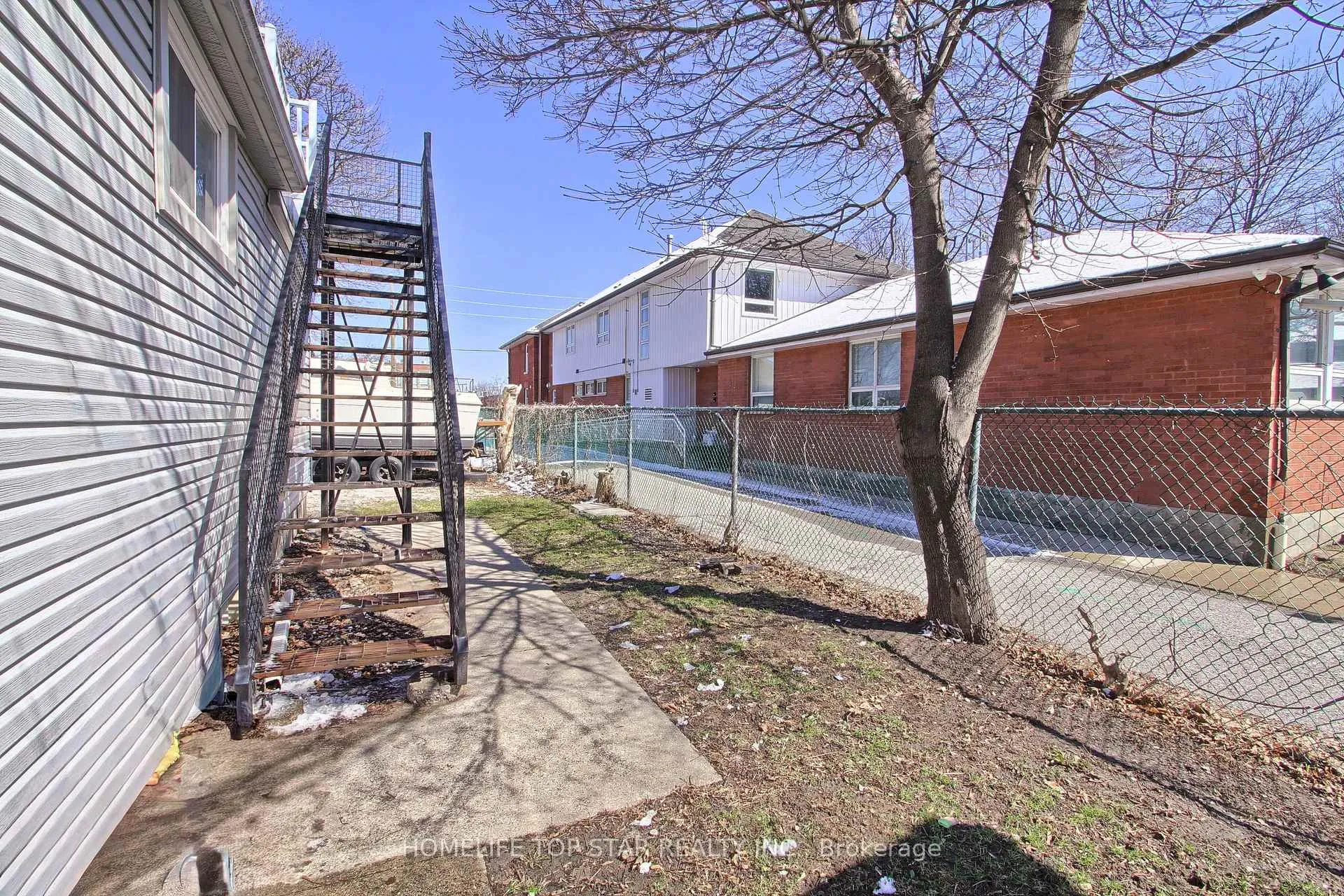 Photo 23 of Unit Upper, 17 Royal Street, Oshawa, Central — HOMEH