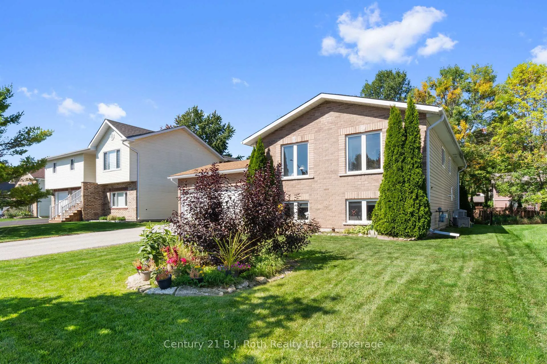Photo 2 of 60 Donlands Court, Severn, Coldwater — HOMEH