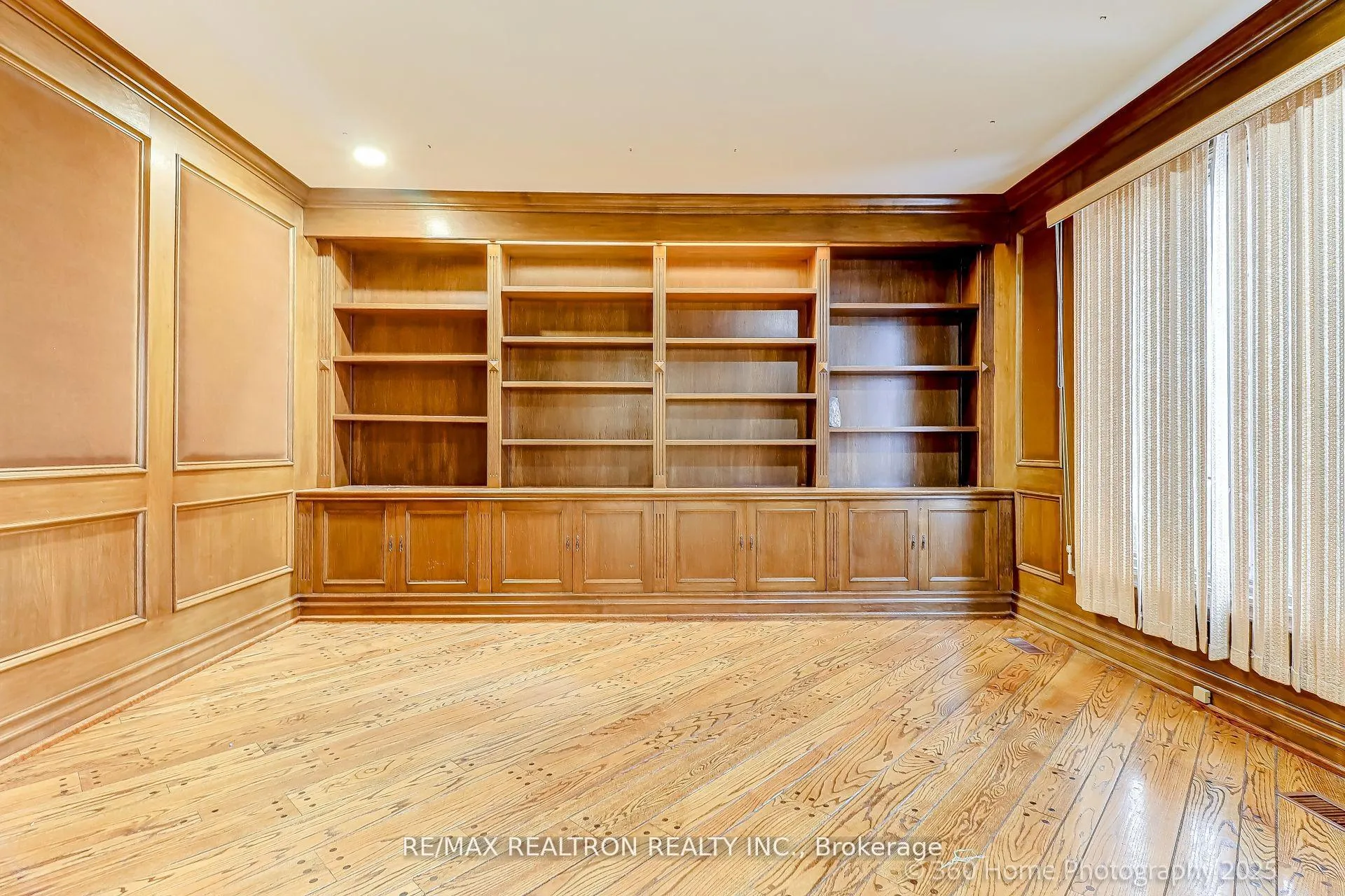 Photo 3 of 29 Sultana Avenue, Toronto, Englemount-Lawrence — HOMEH