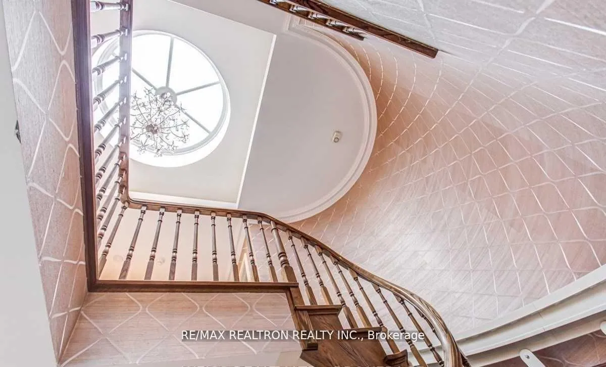 Photo 10 of 29 Sultana Avenue, Toronto, Englemount-Lawrence — HOMEH