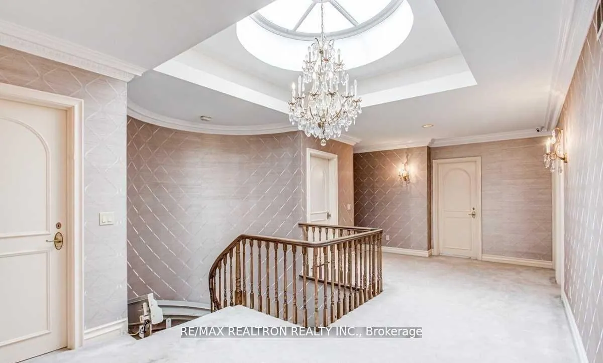 Photo 12 of 29 Sultana Avenue, Toronto, Englemount-Lawrence — HOMEH